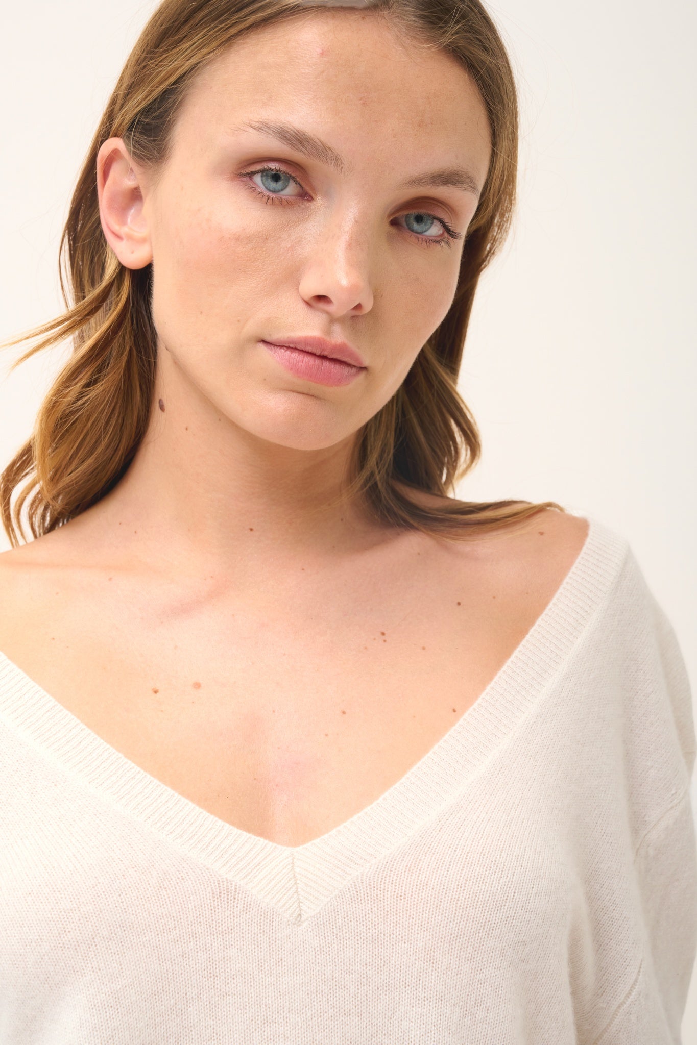 OPAL v-neck sweater ivory front and back
