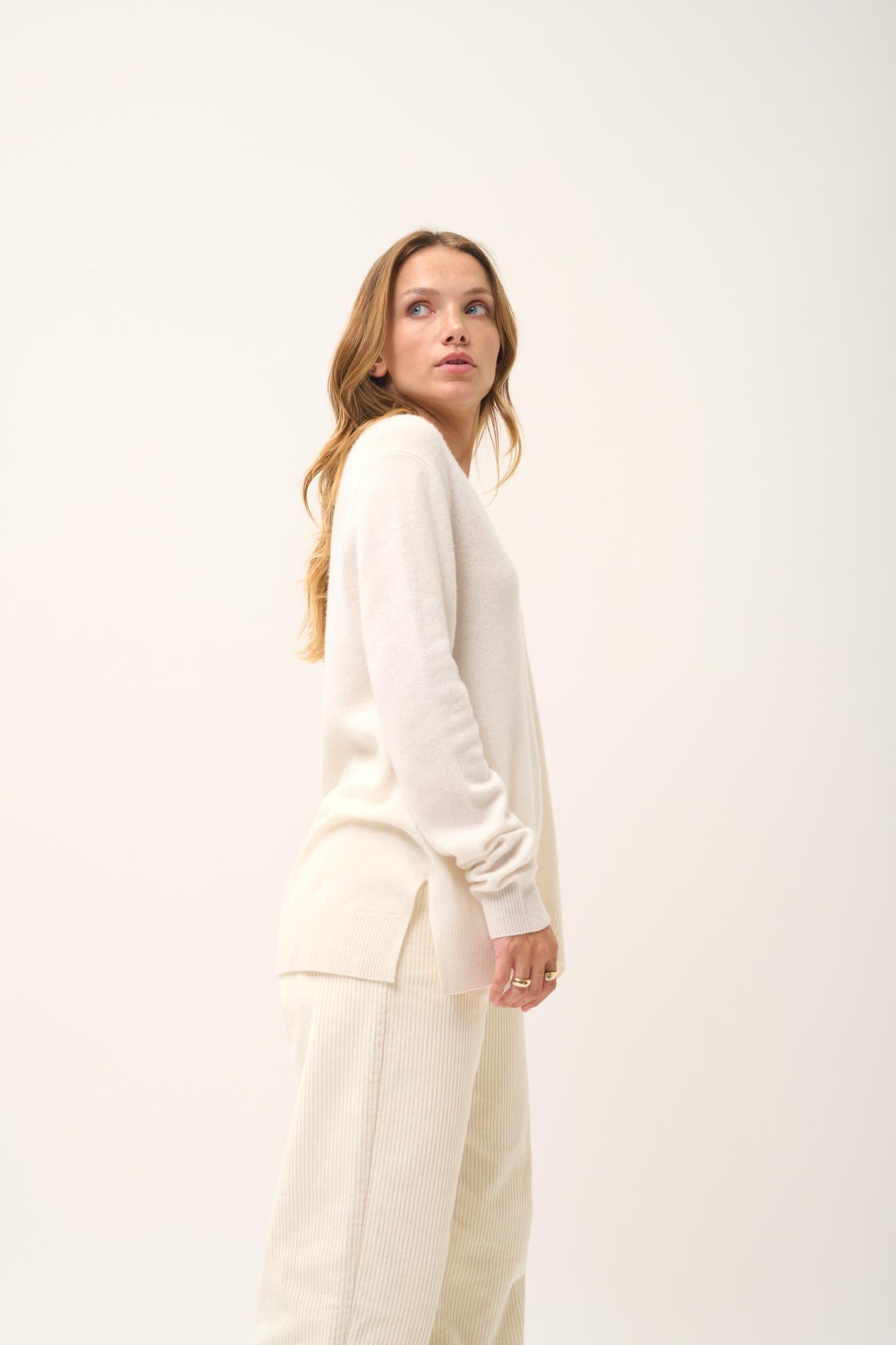 OPAL v-neck sweater ivory front and back