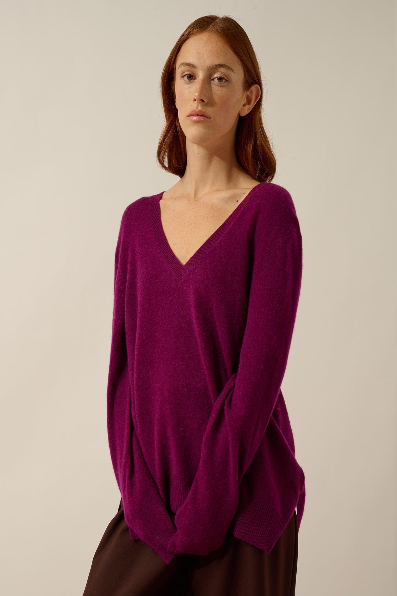 OPAL plum V-neck sweater