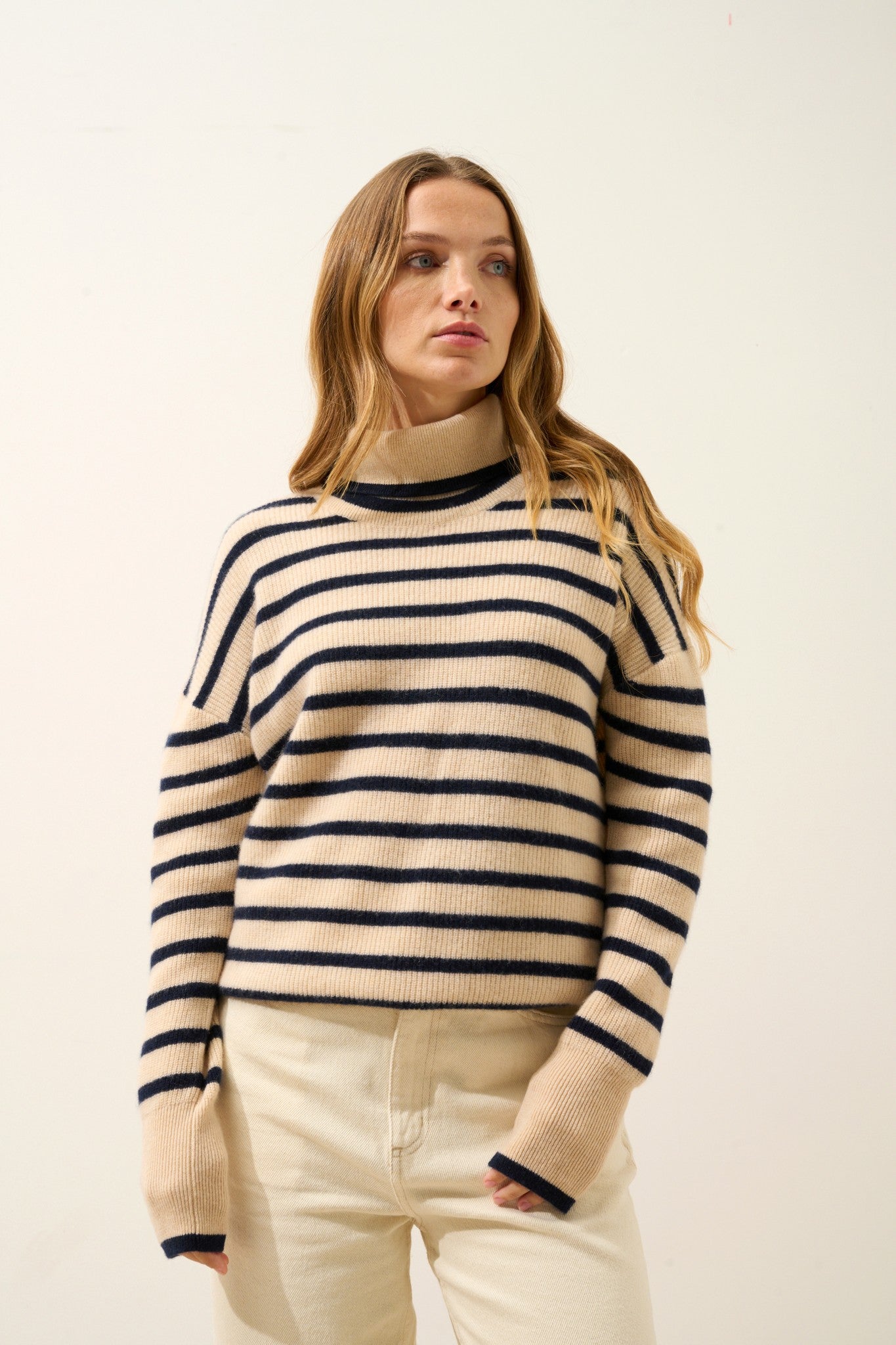 orélis pull col roulé bi-color navy/sable 100% cachemire