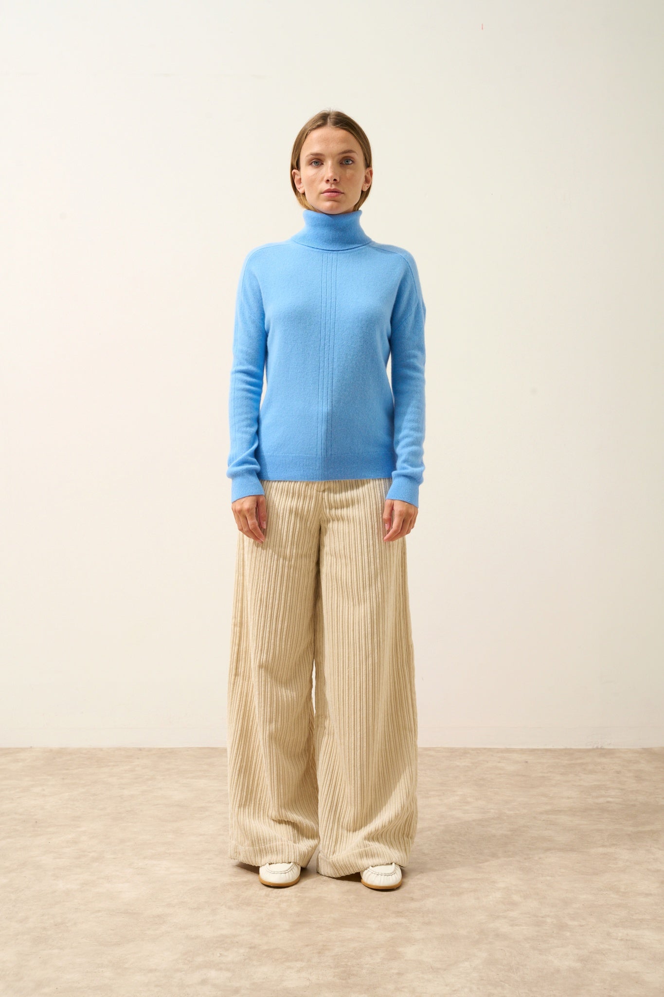 ORIANNE pull col roulé baby blue