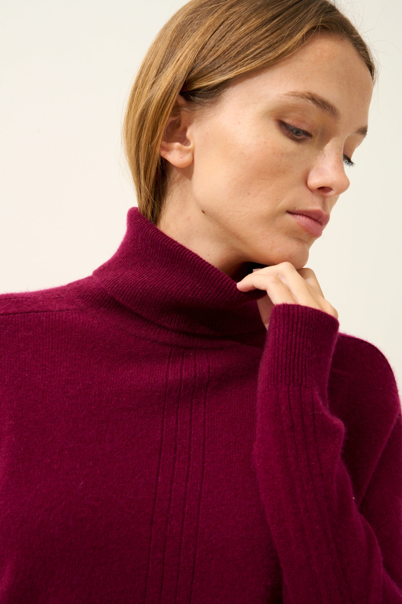 ORIANNE pull col roulé bordeaux
