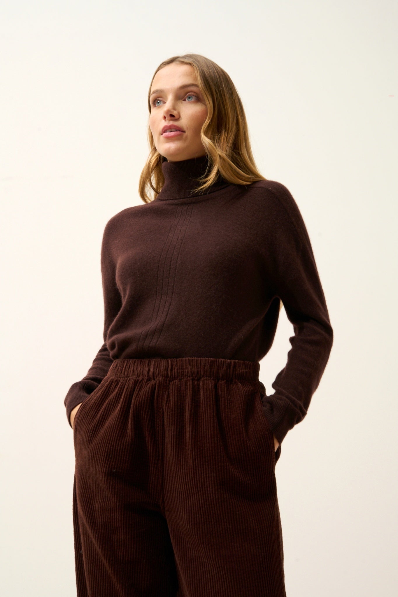 ORIANNE pull col roulé choco