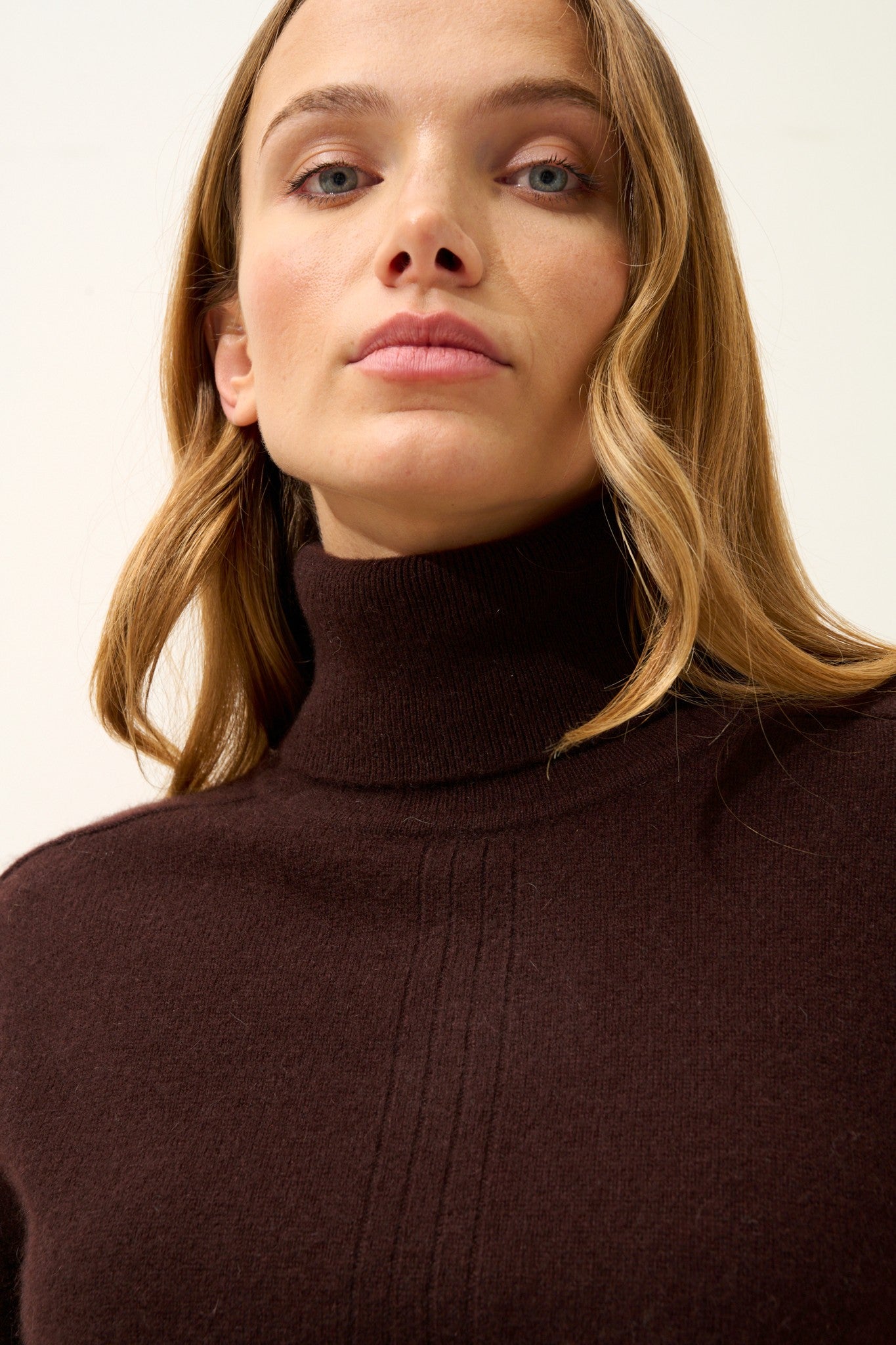 orianne pull col roulé choco 100% cachemire