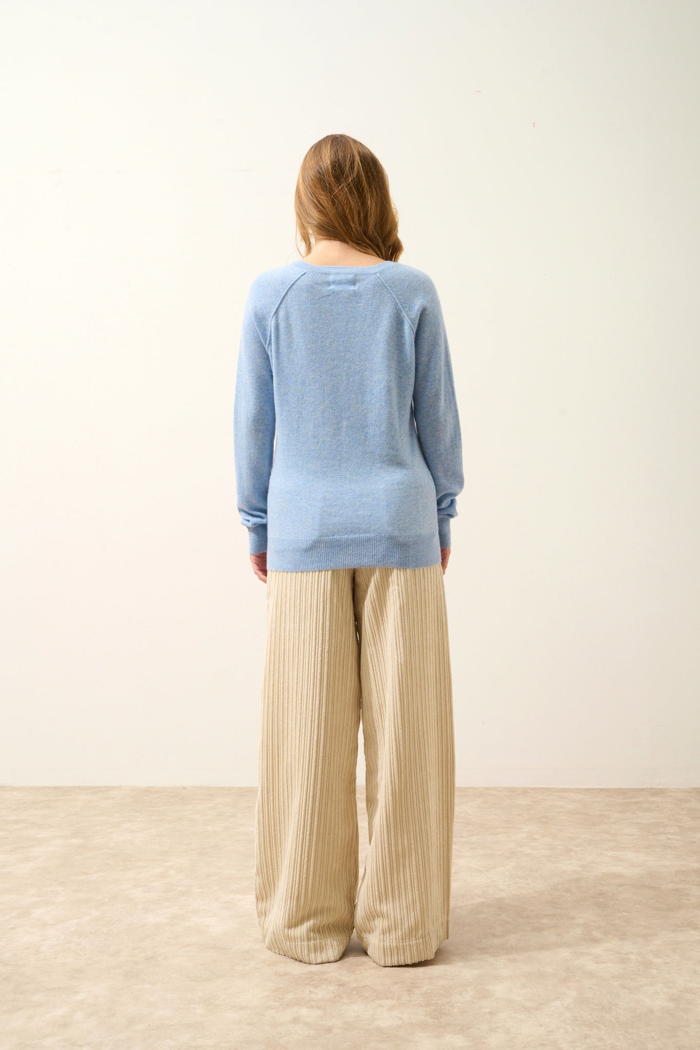 PHOEBE pull col v bleu ciel chiné