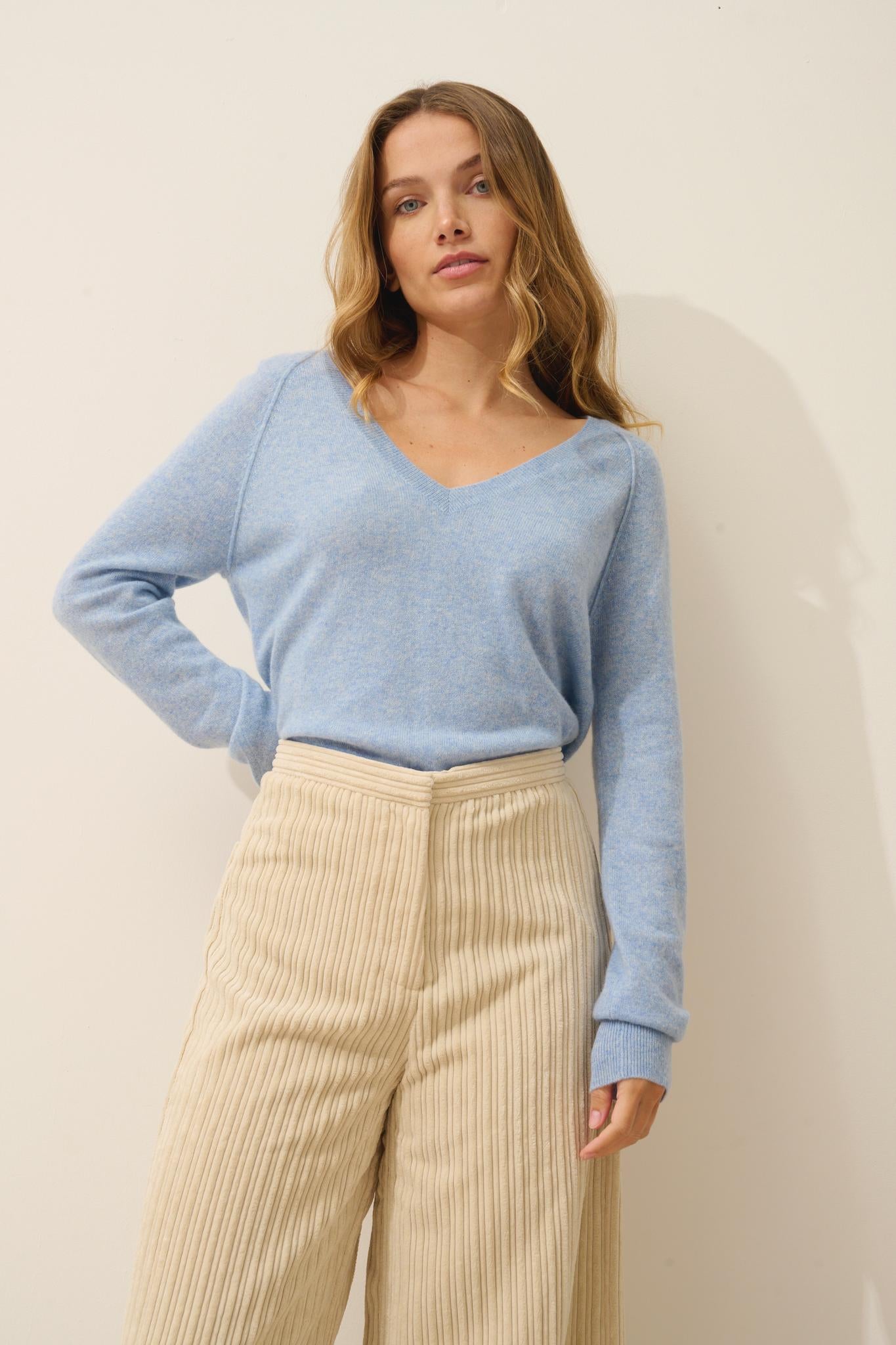 PHOEBE light blue v-neck sweater