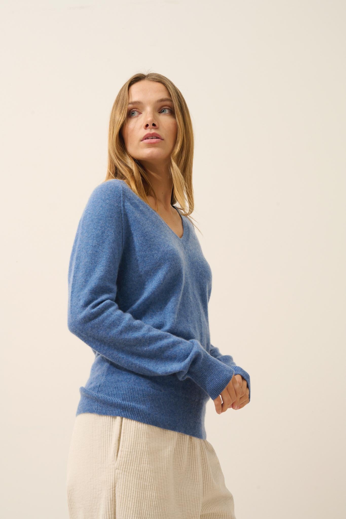 PHOEBE pull col v bleu denim