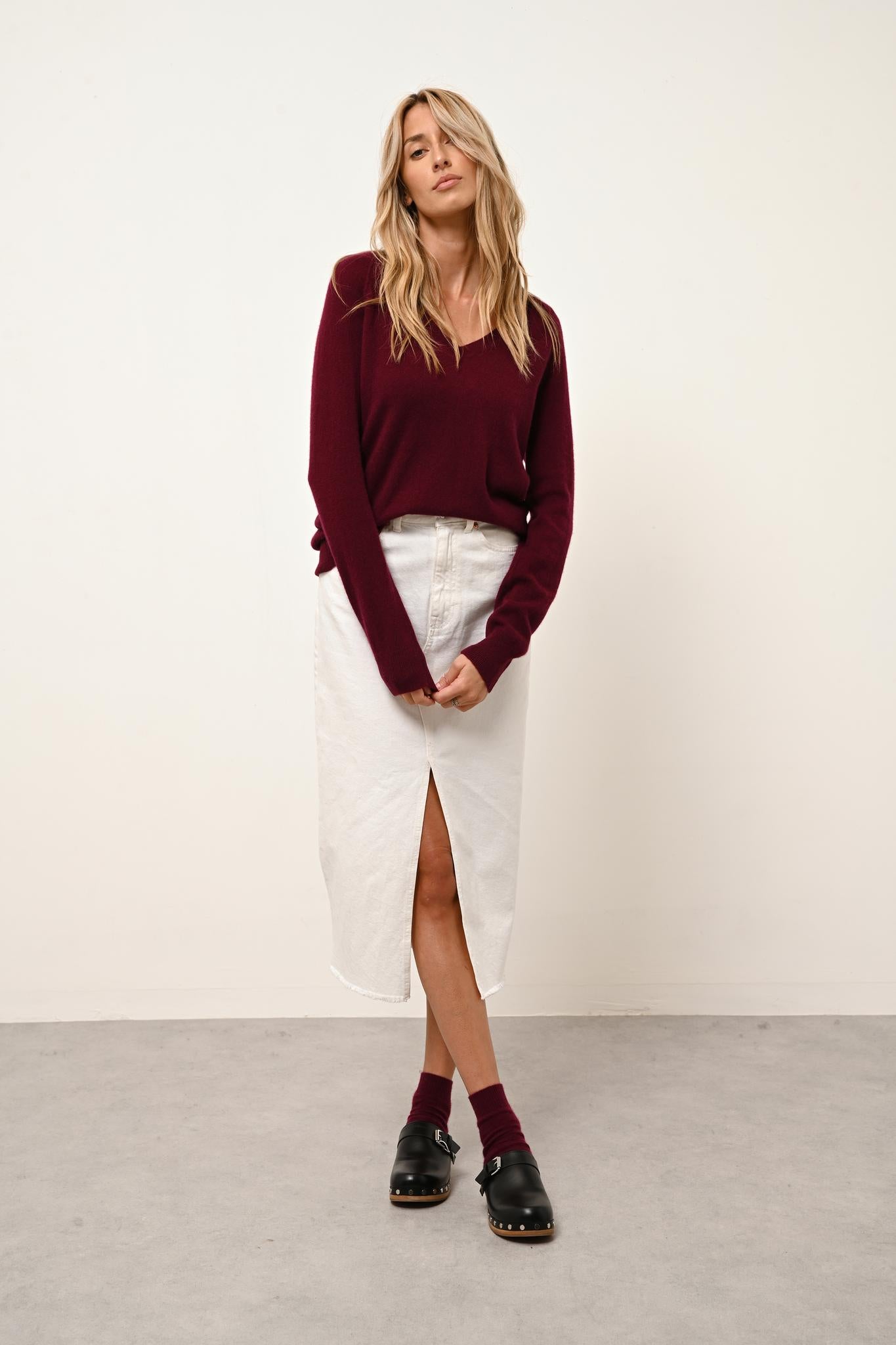 PHOEBE burgundy v-neck sweater