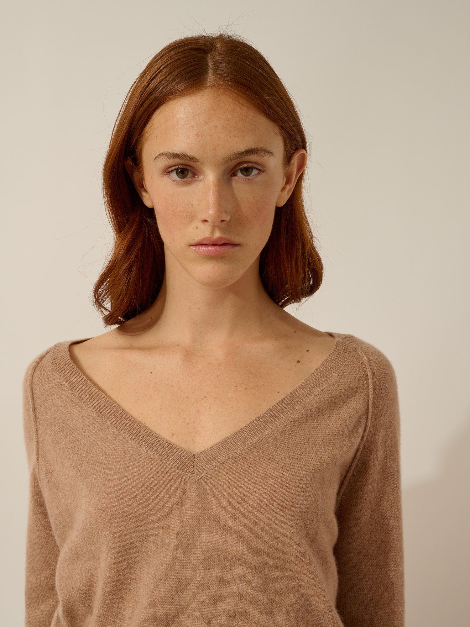Phoebe V-neck sweater in camel heather