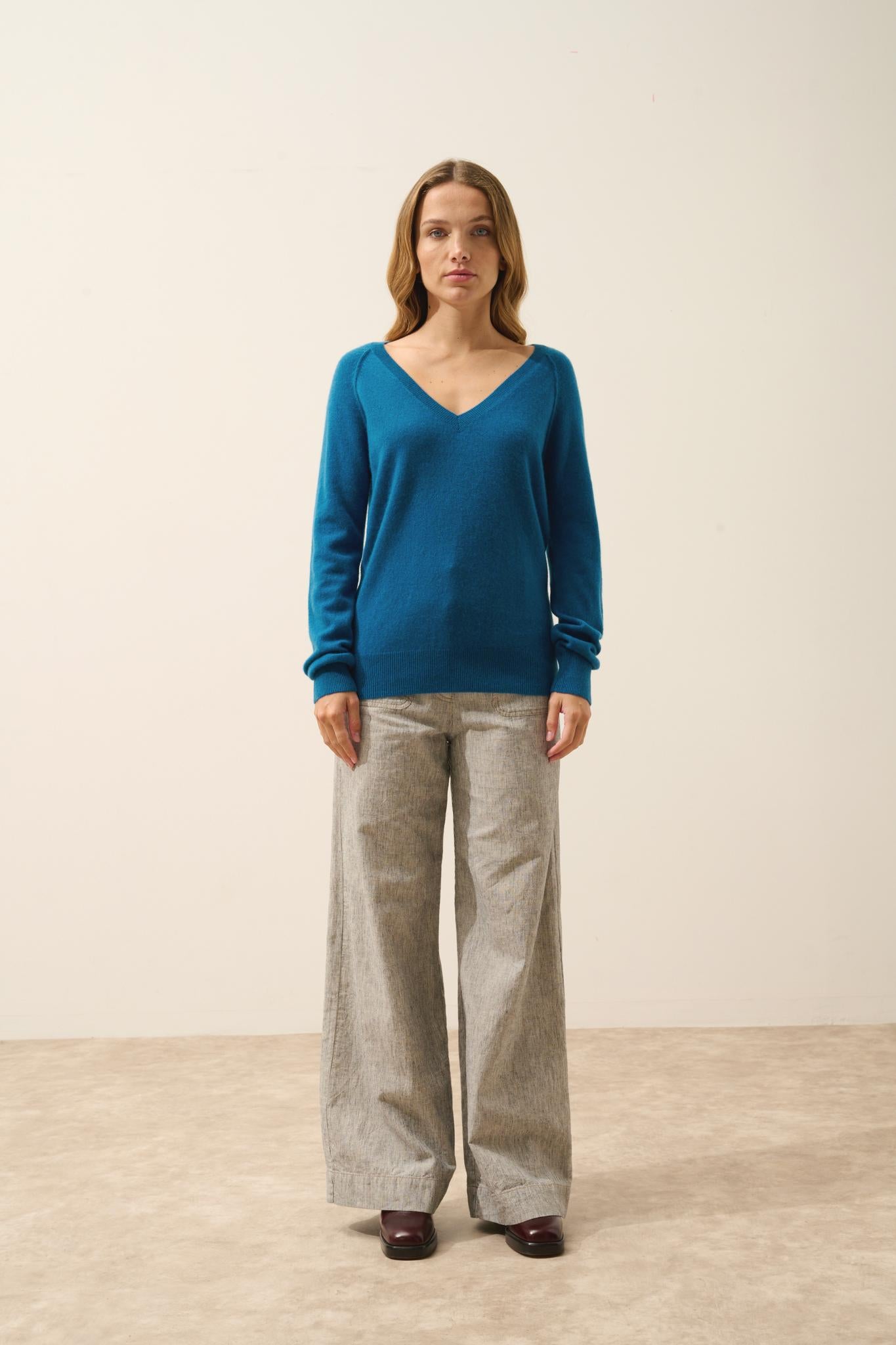 PHOEBE peacock v-neck sweater