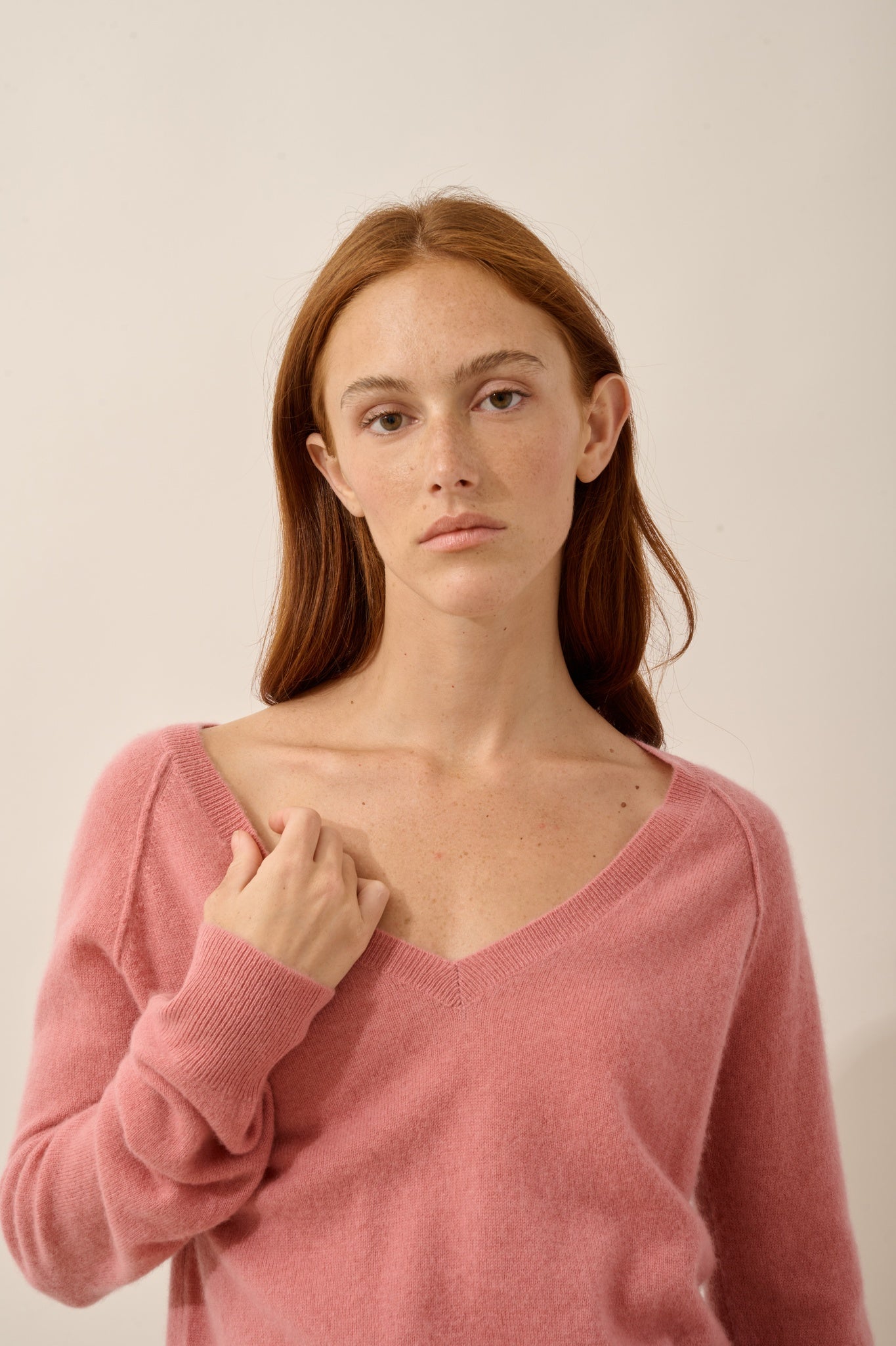 PHOEBE petal V-neck sweater