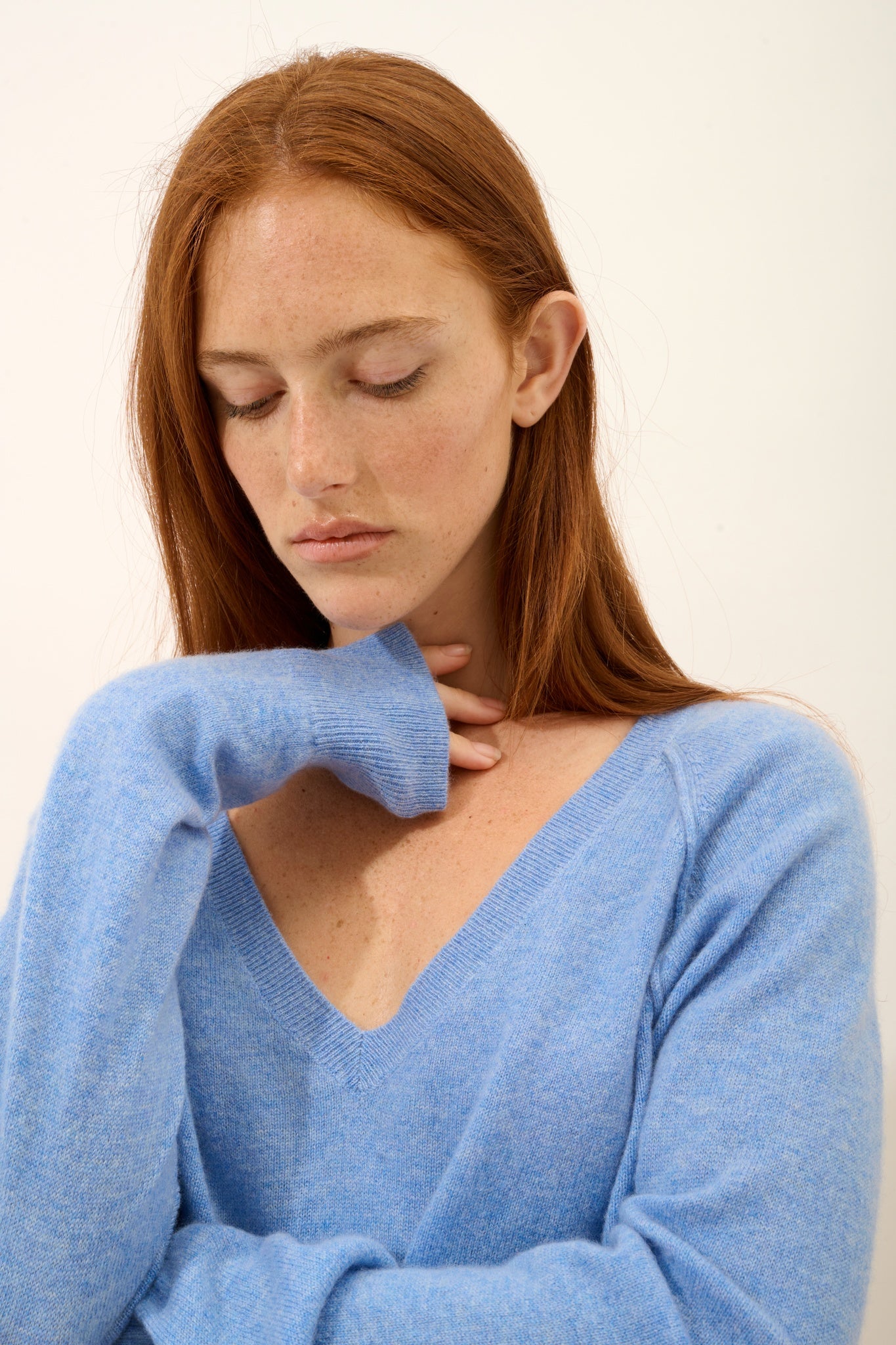 PHOEBE v-neck sweater sky