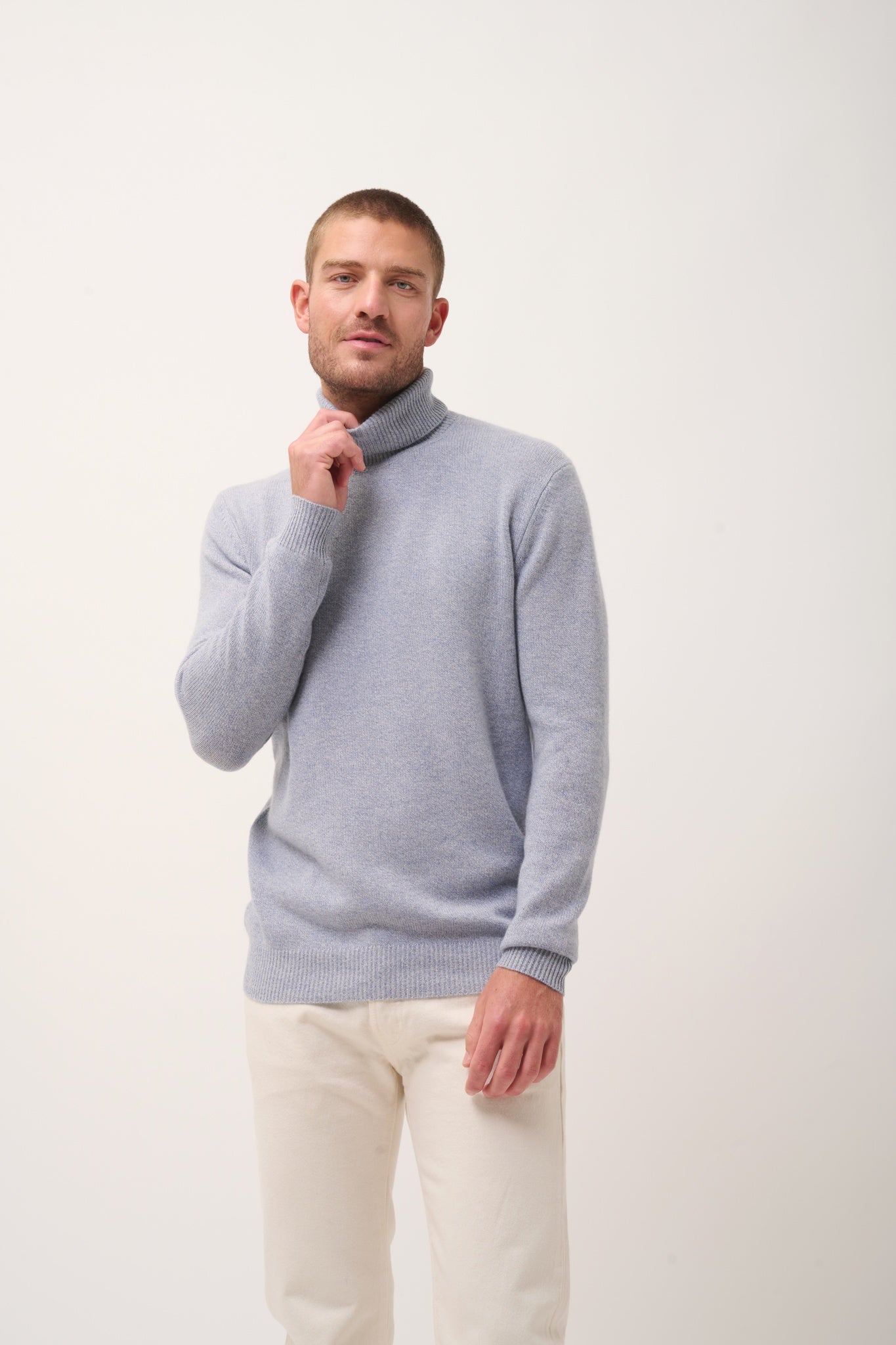 SACHA pull col roulé bleu ivoire