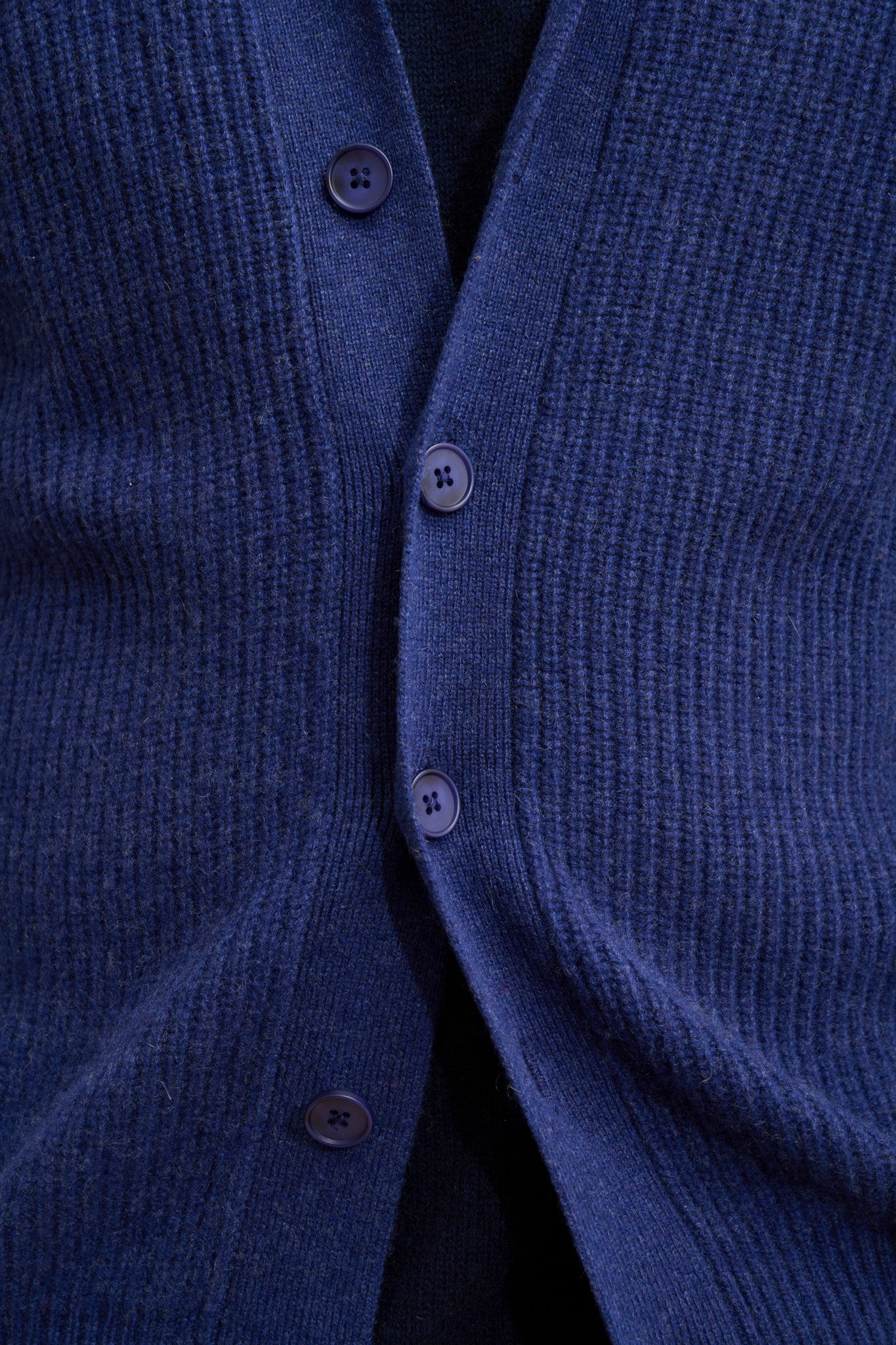 sanji veste boutonnée col châle 4 fils bleu nuit 100% cachemire