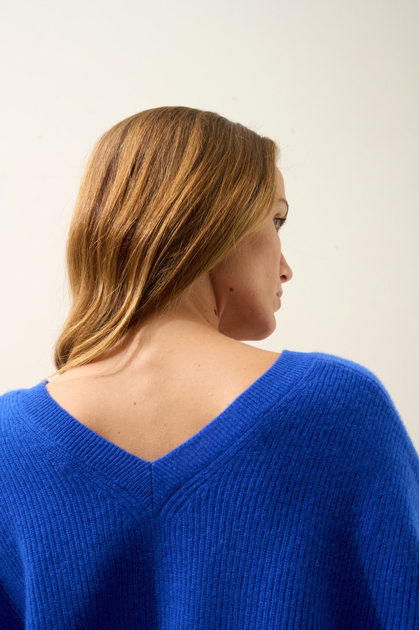 serélis pull col v devant et dos bleu persan 100% cachemire