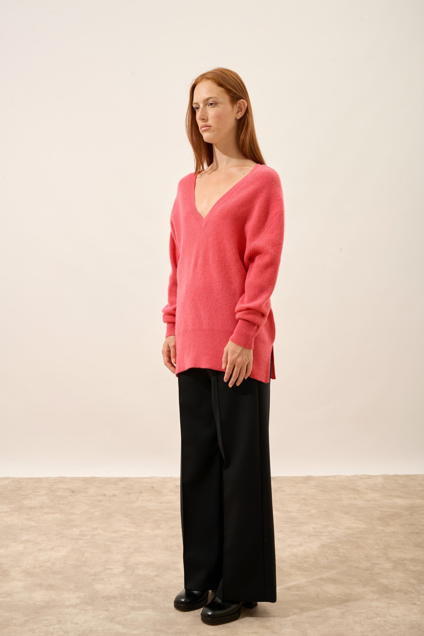 serélis pull col v devant et dos fraise 100% cachemire