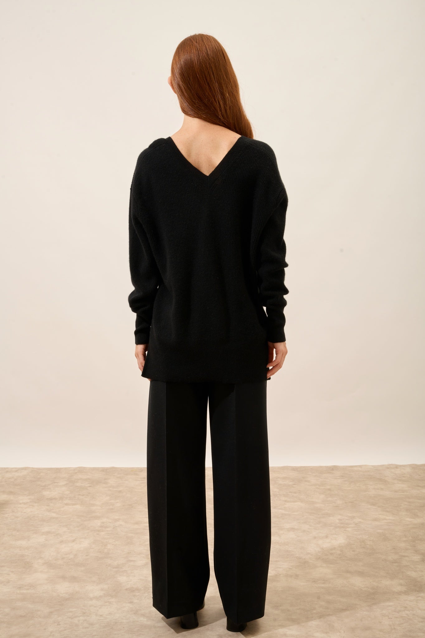 SERÉLIS black V-neck sweater