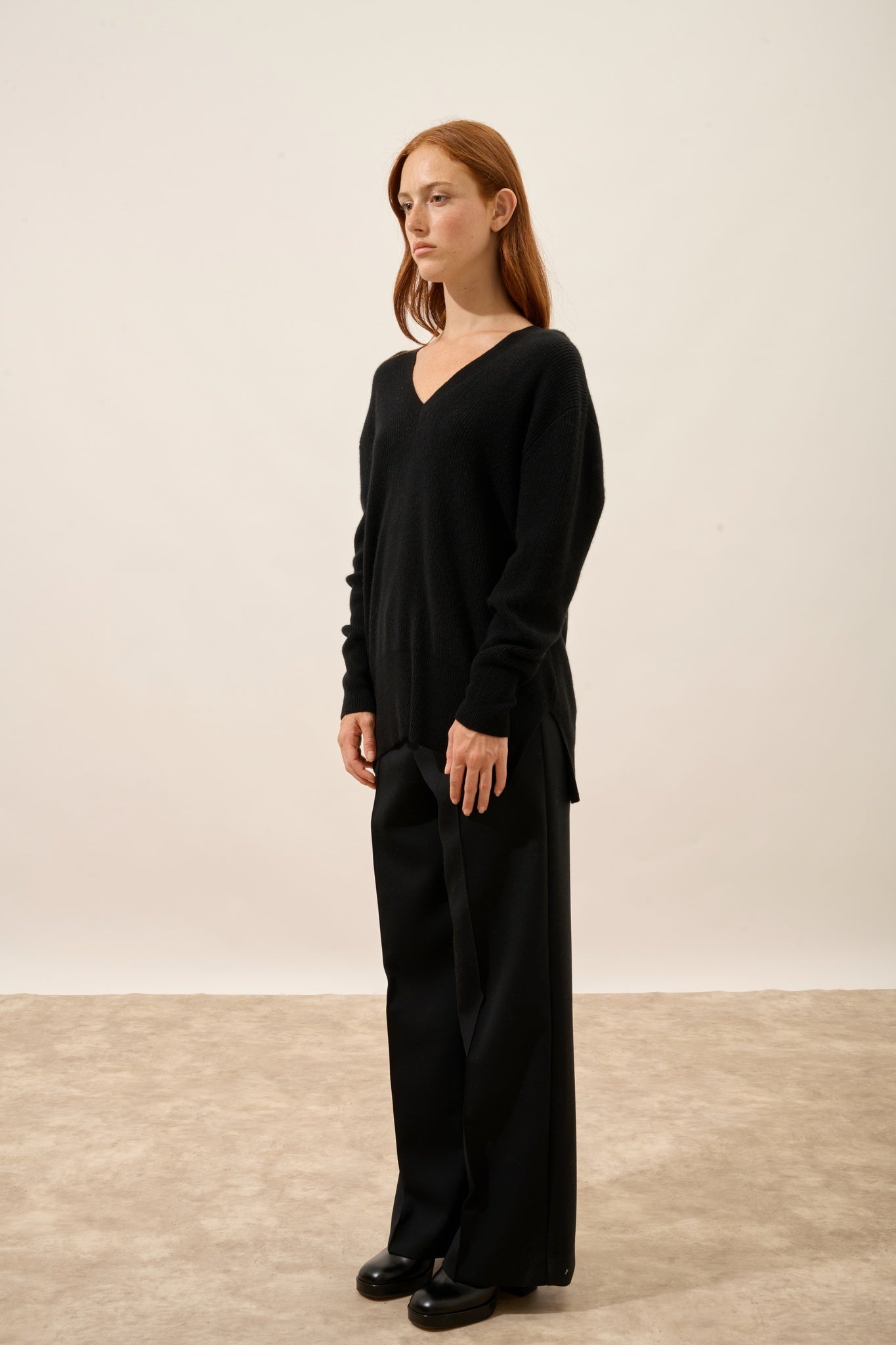 SERÉLIS black V-neck sweater