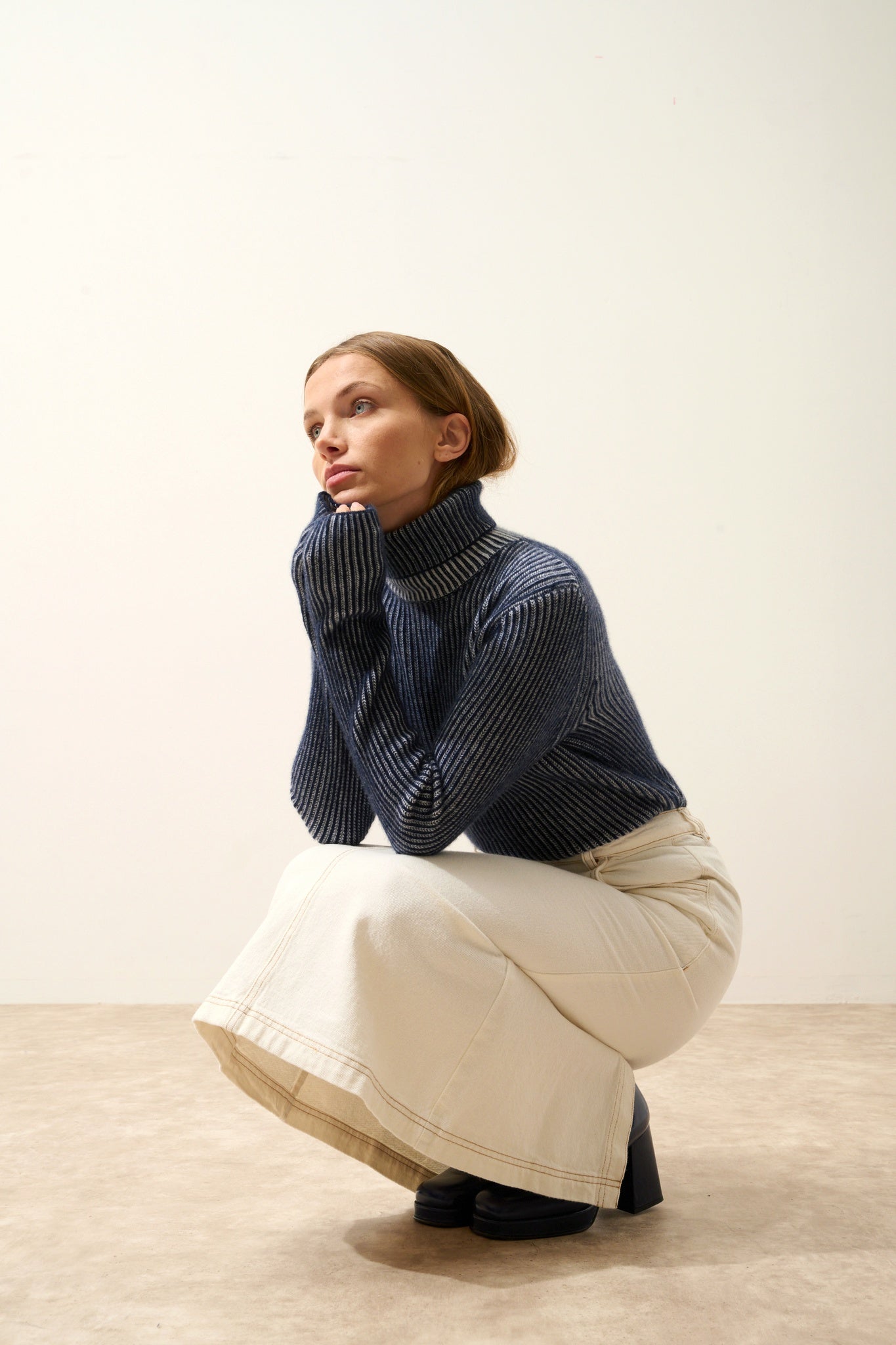 SOMNIA 4-ply navy/snow turtleneck sweater