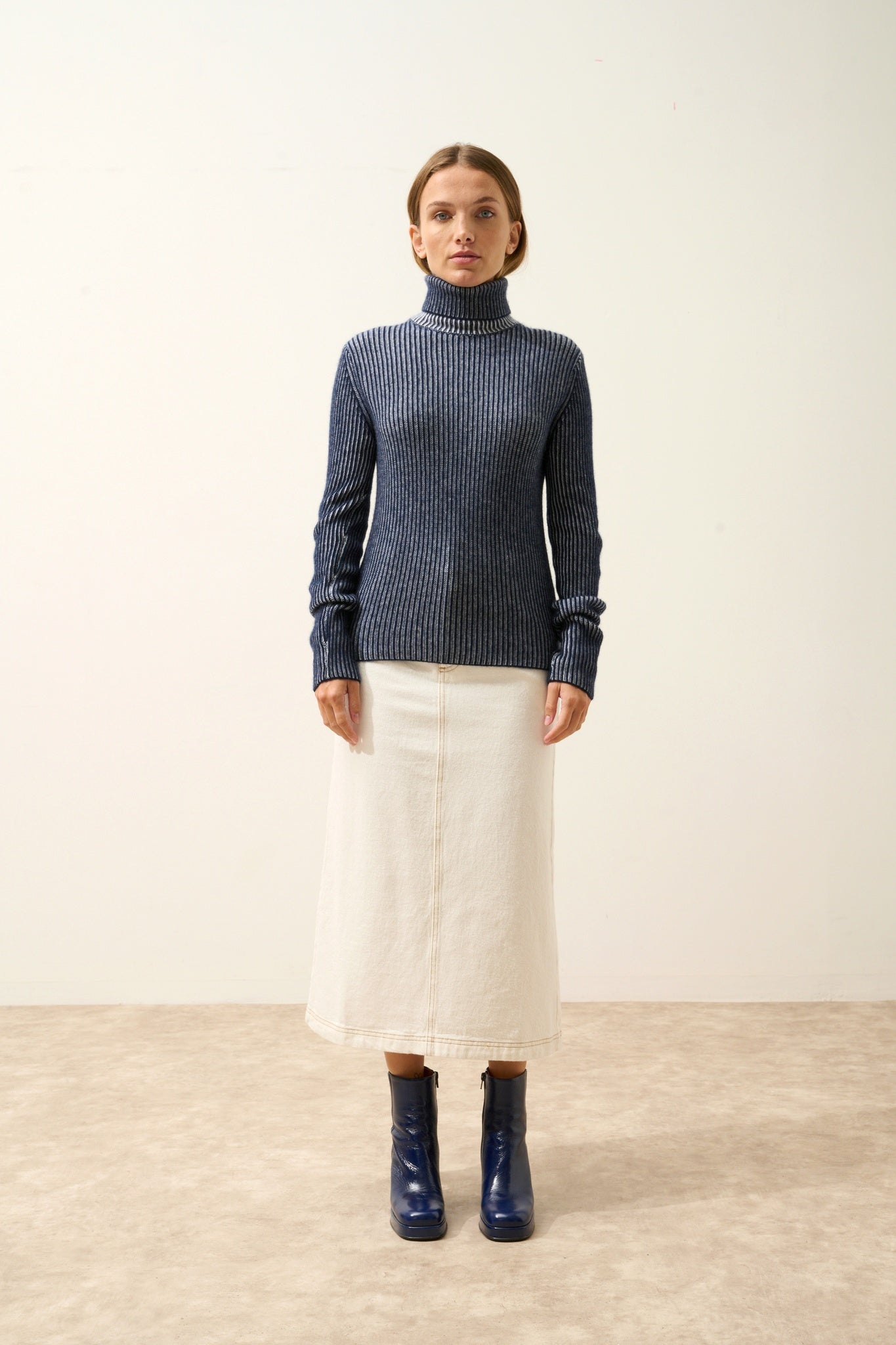 SOMNIA 4-ply navy/snow turtleneck sweater