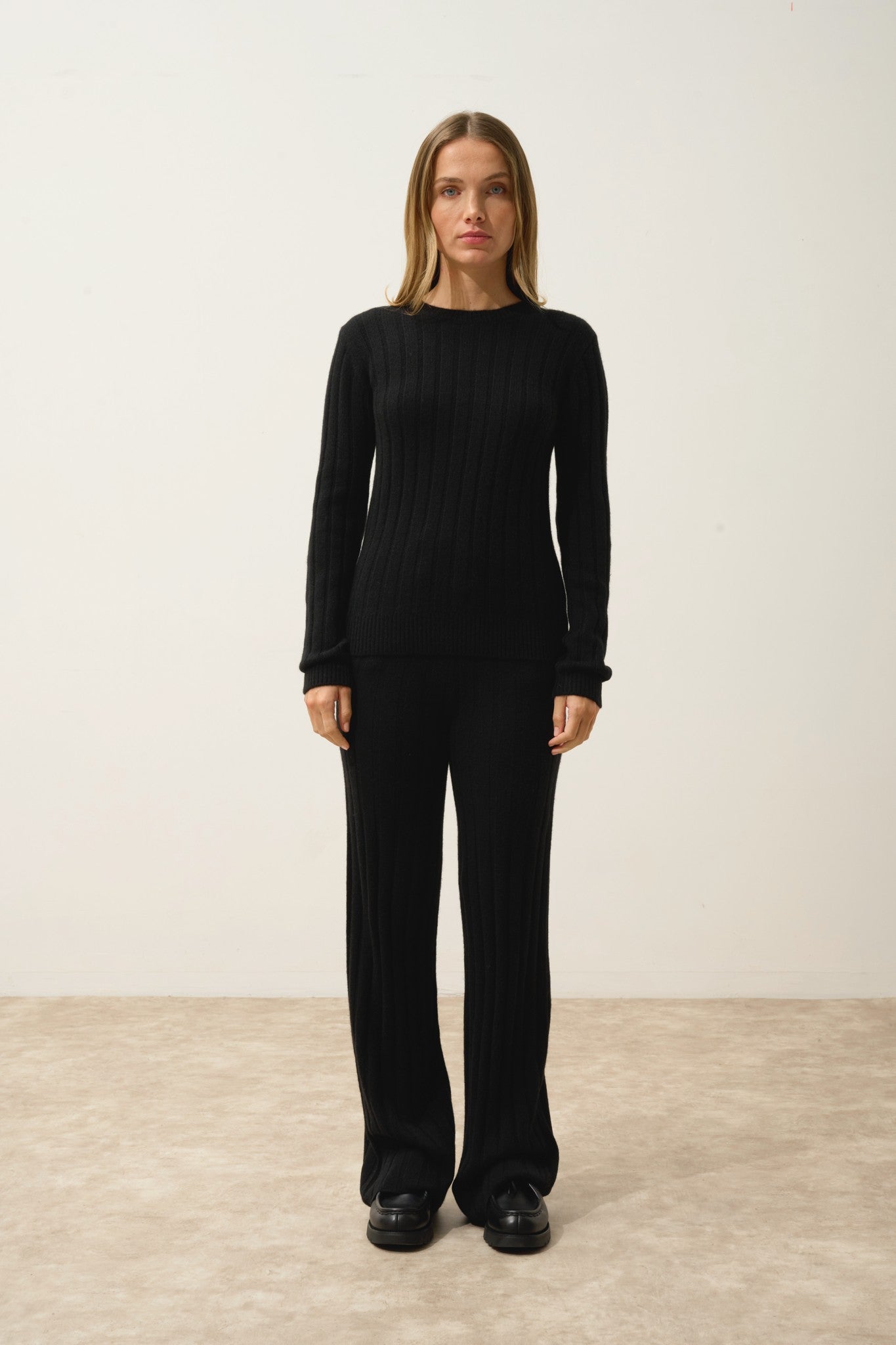 sorrel pull col rond 6 fils noir 100% cachemire