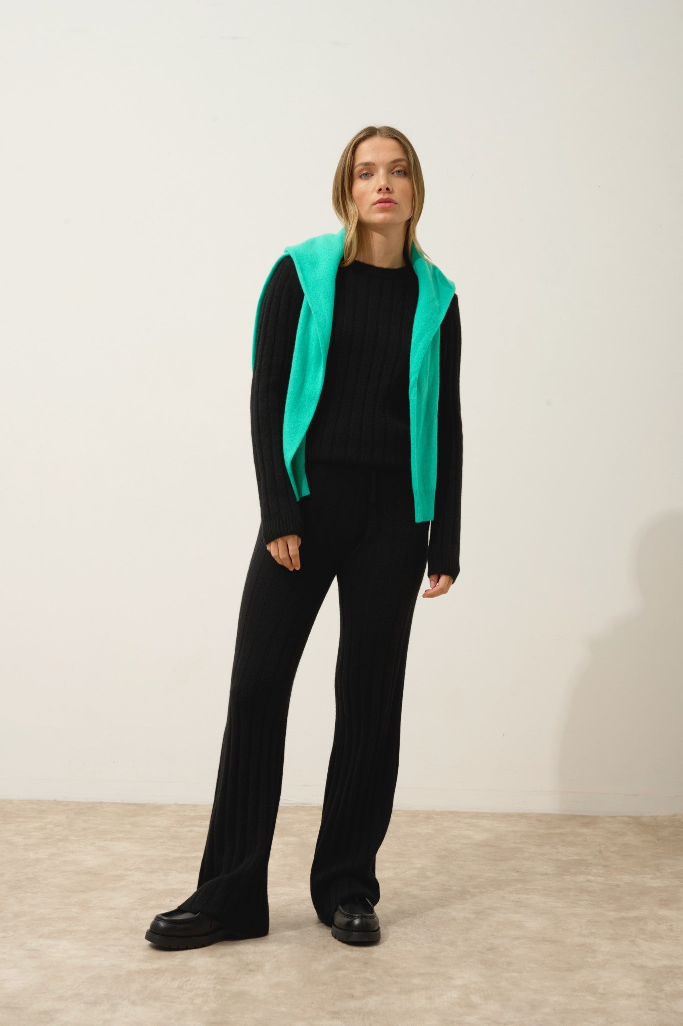 sorrel pull col rond 6 fils noir 100% cachemire