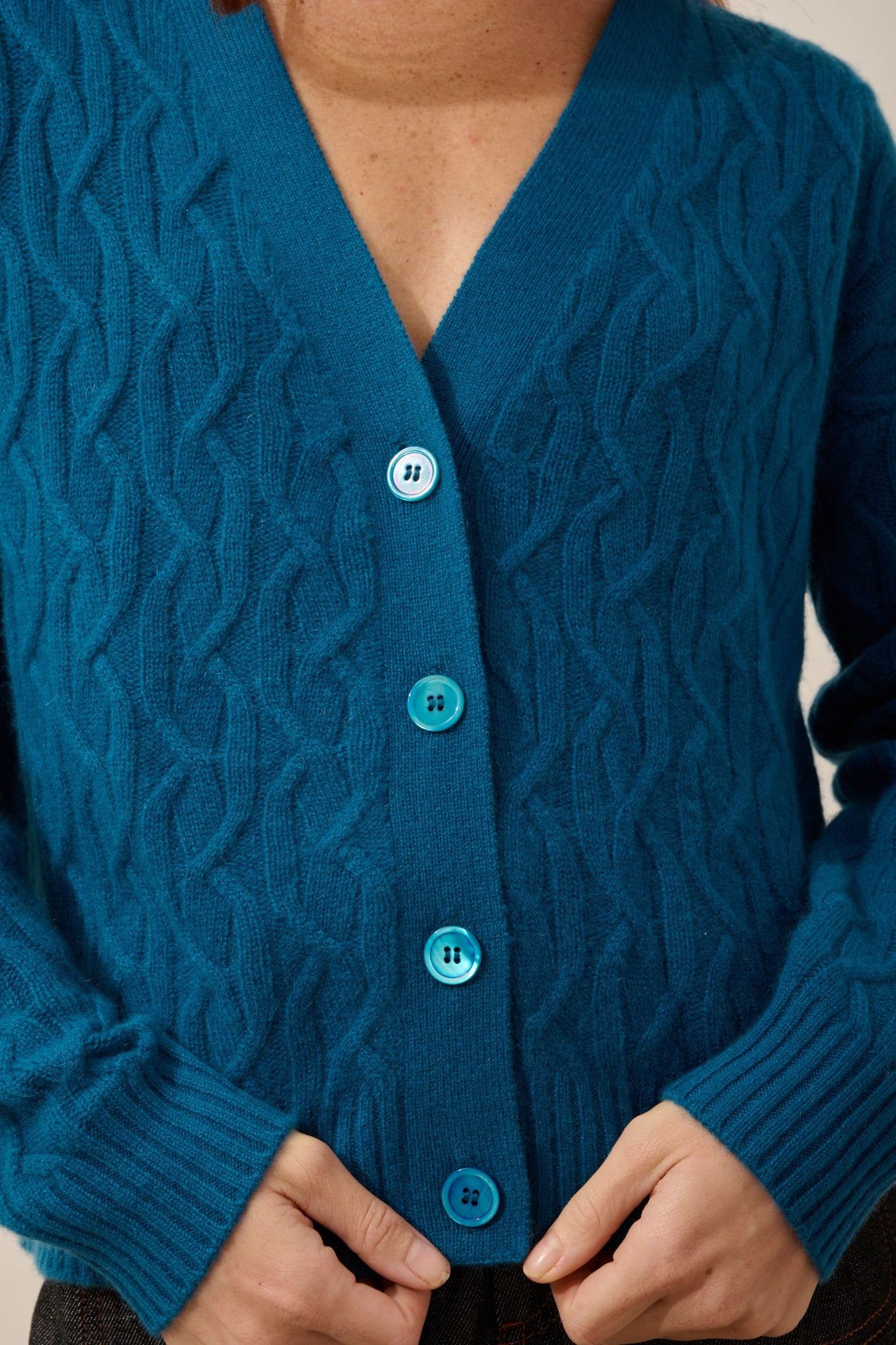 SYSTA cardigan col v 4 fils paon