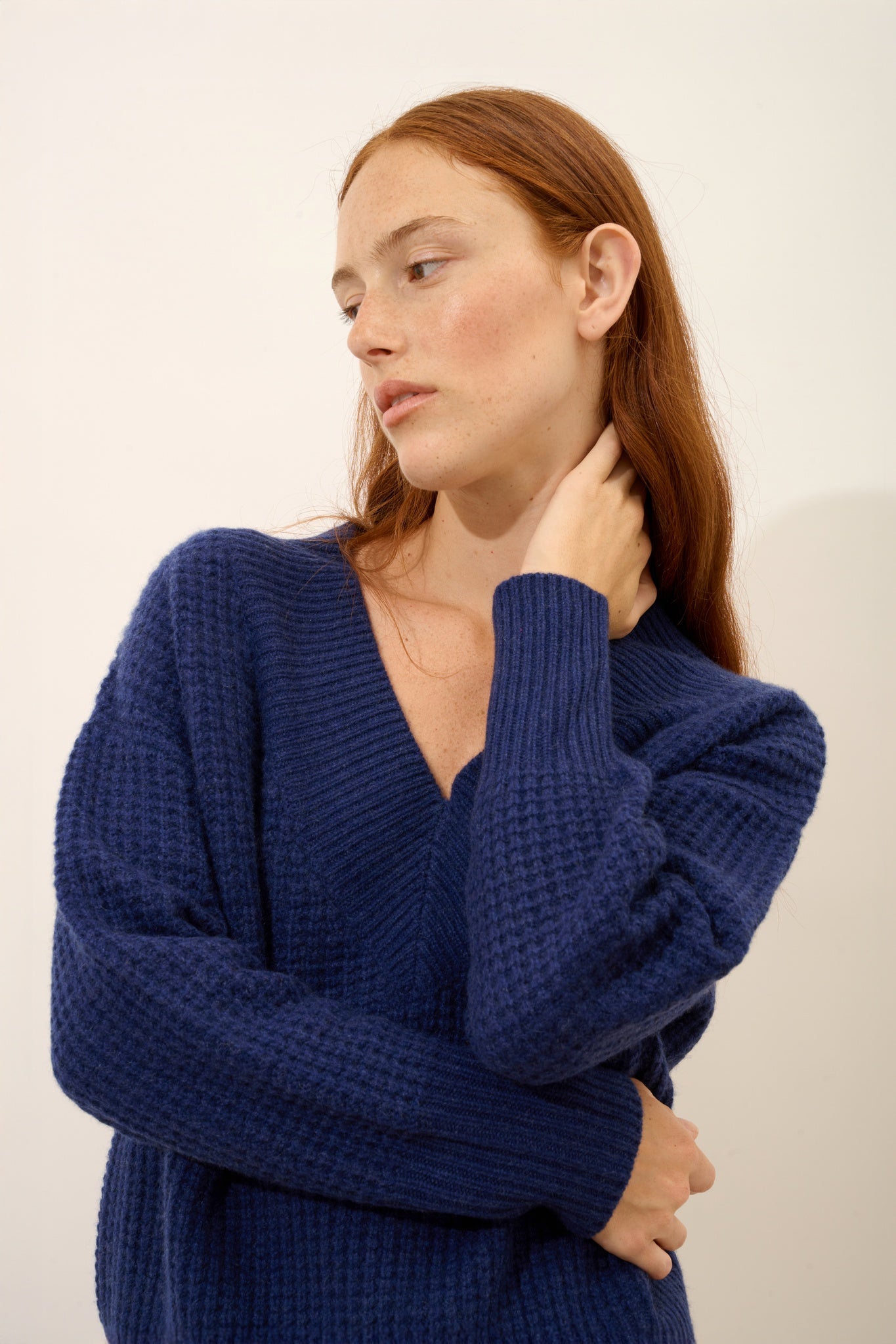 TACNA midnight blue V-neck sweater