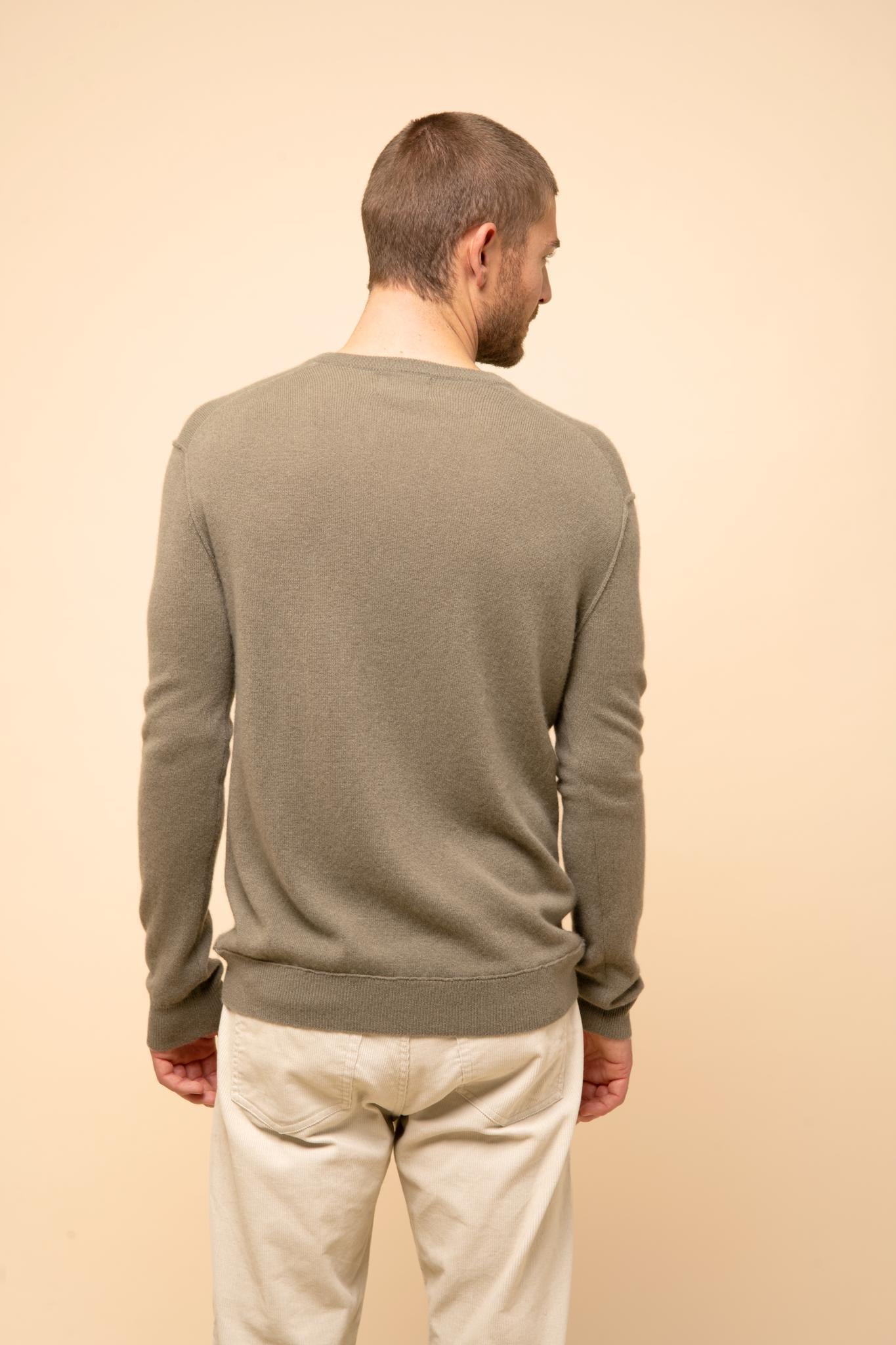 TOM v-neck army sweater