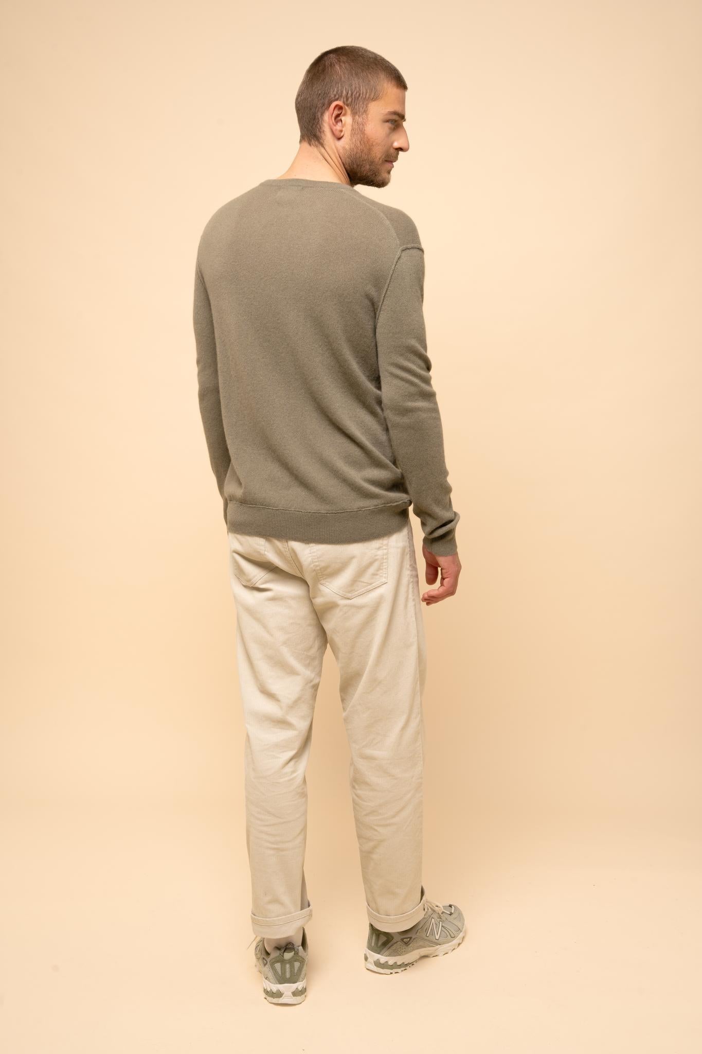 TOM v-neck army sweater