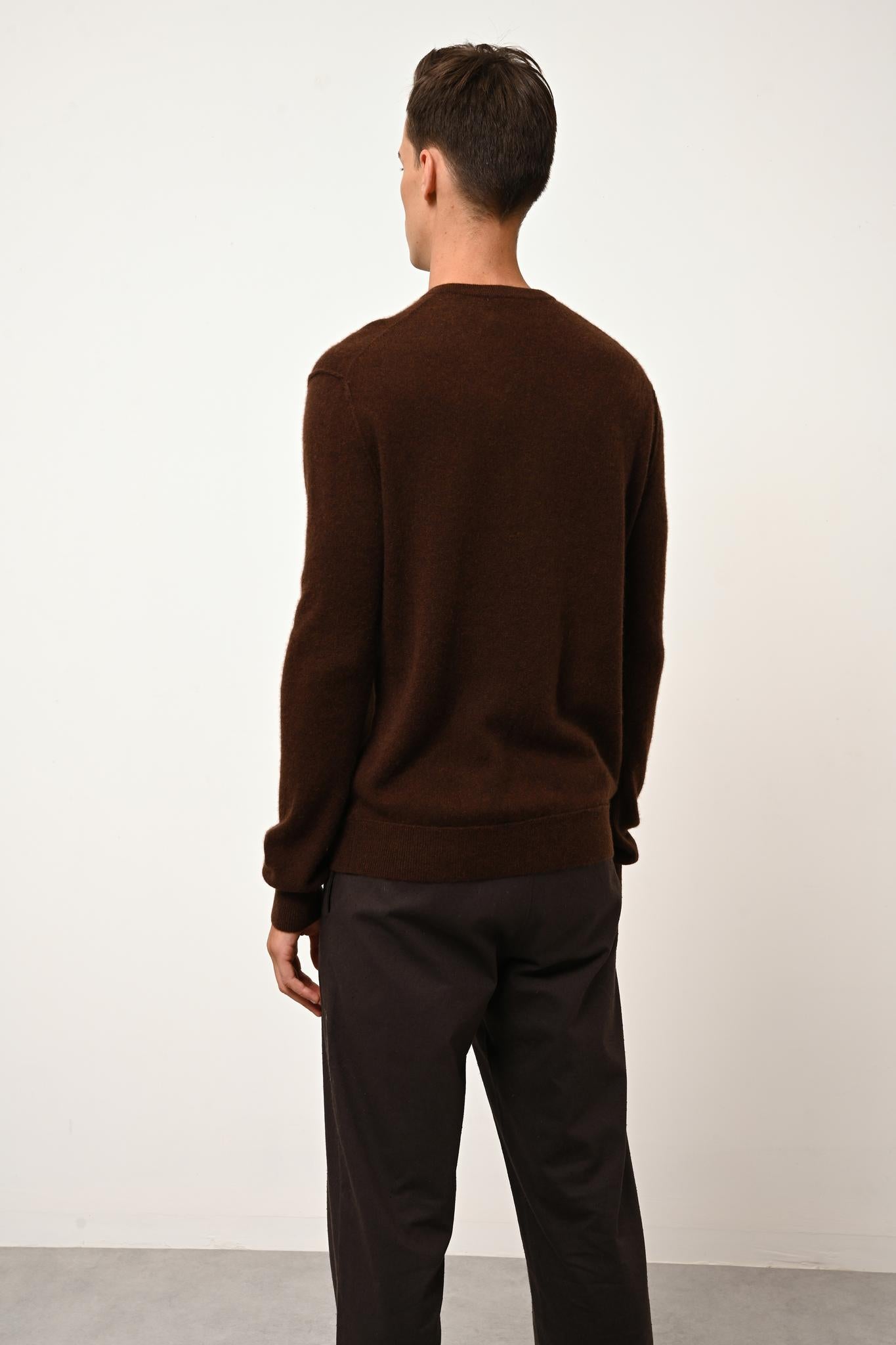 TOM coffee v-neck sweater