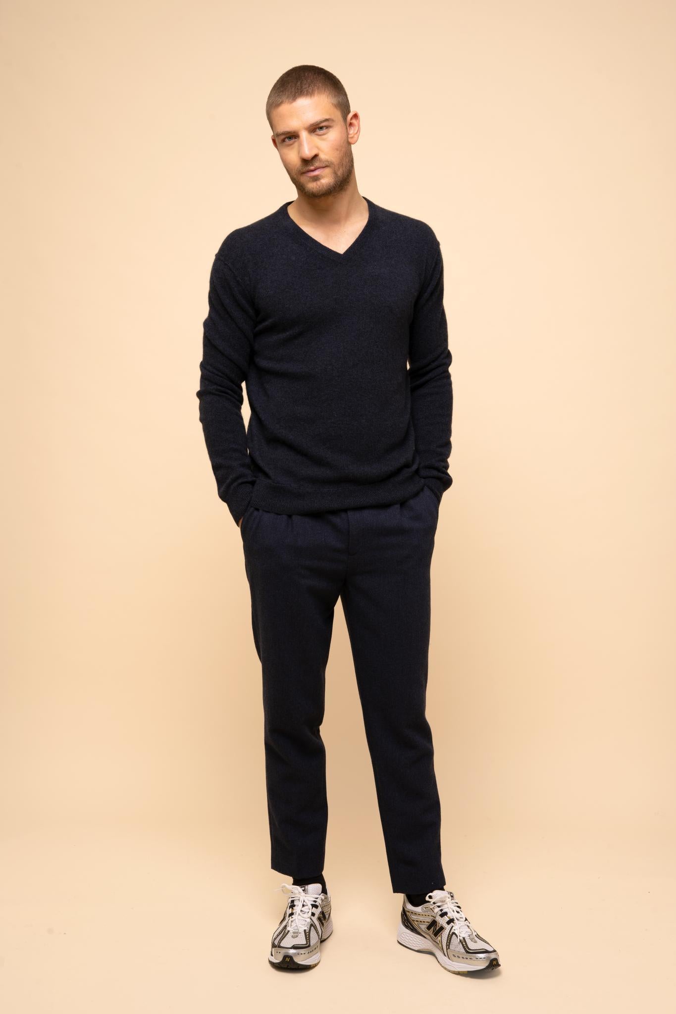 TOM v-neck sweater caviar