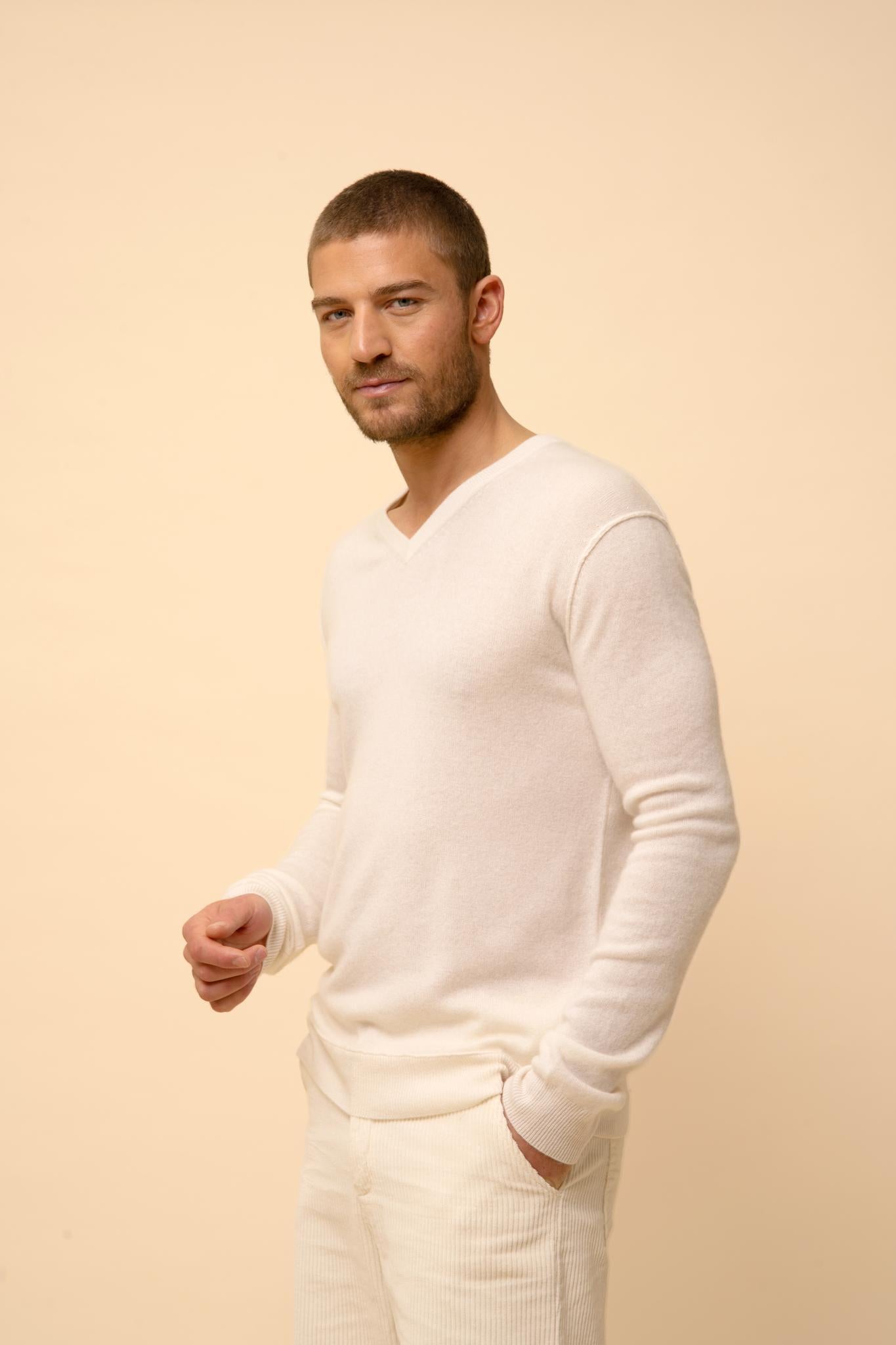 TOM ivory v-neck sweater