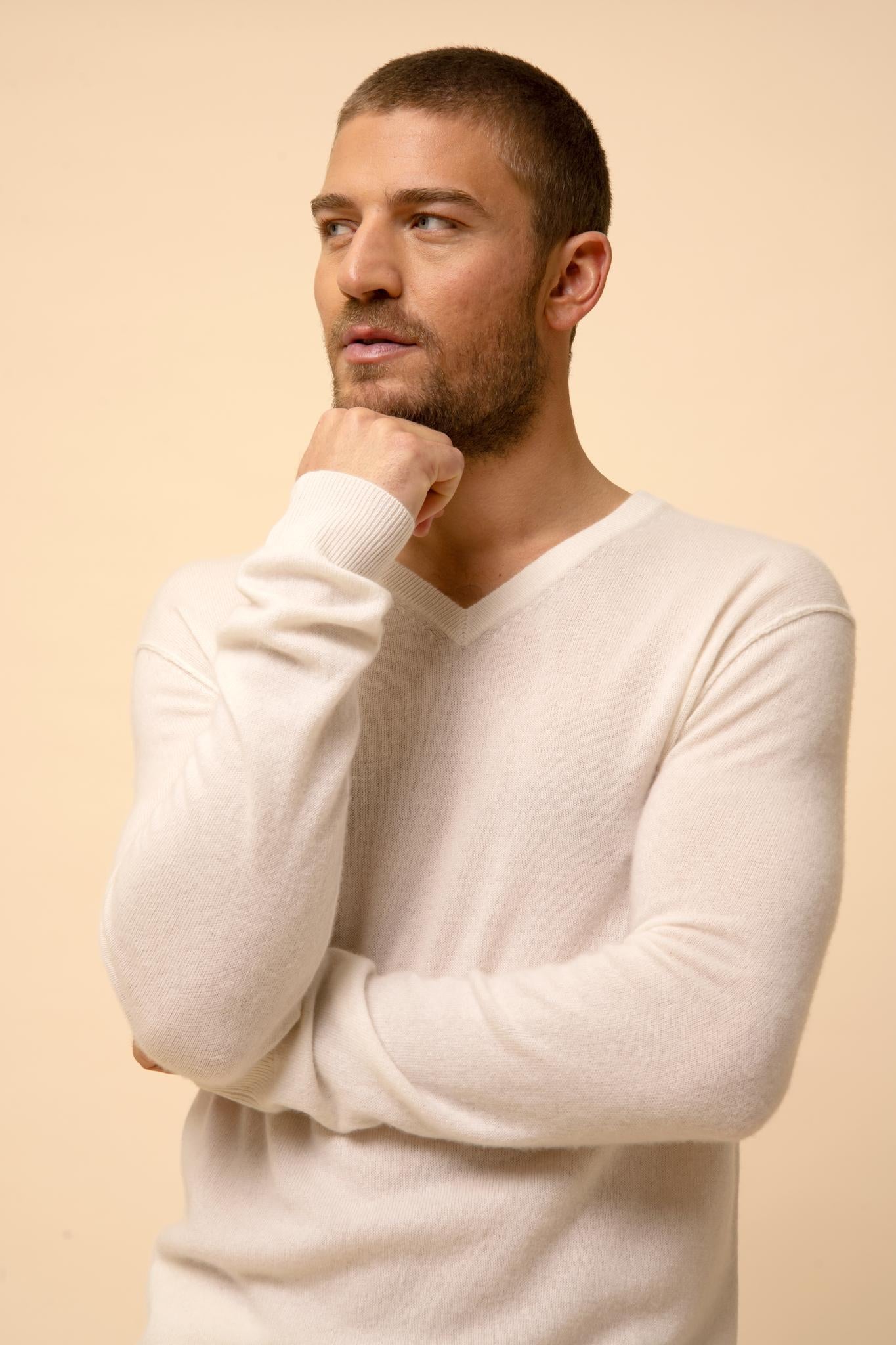 TOM ivory v-neck sweater