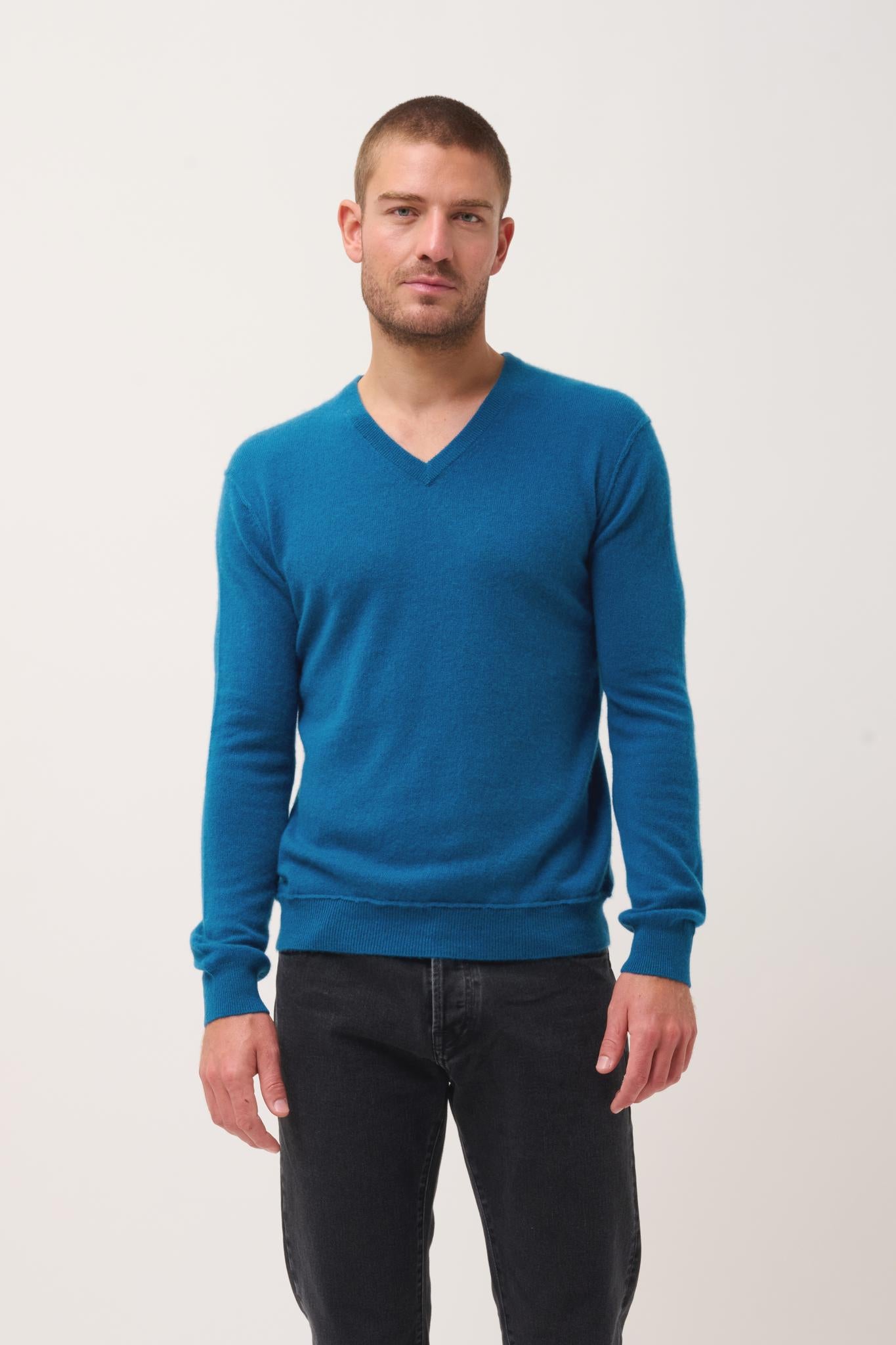 TOM peacock v-neck sweater