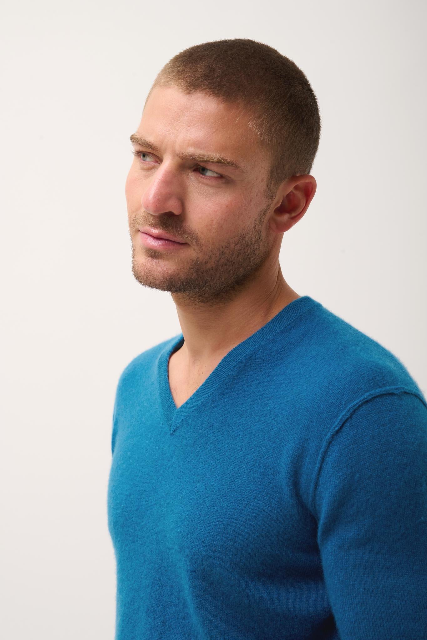 TOM peacock v-neck sweater
