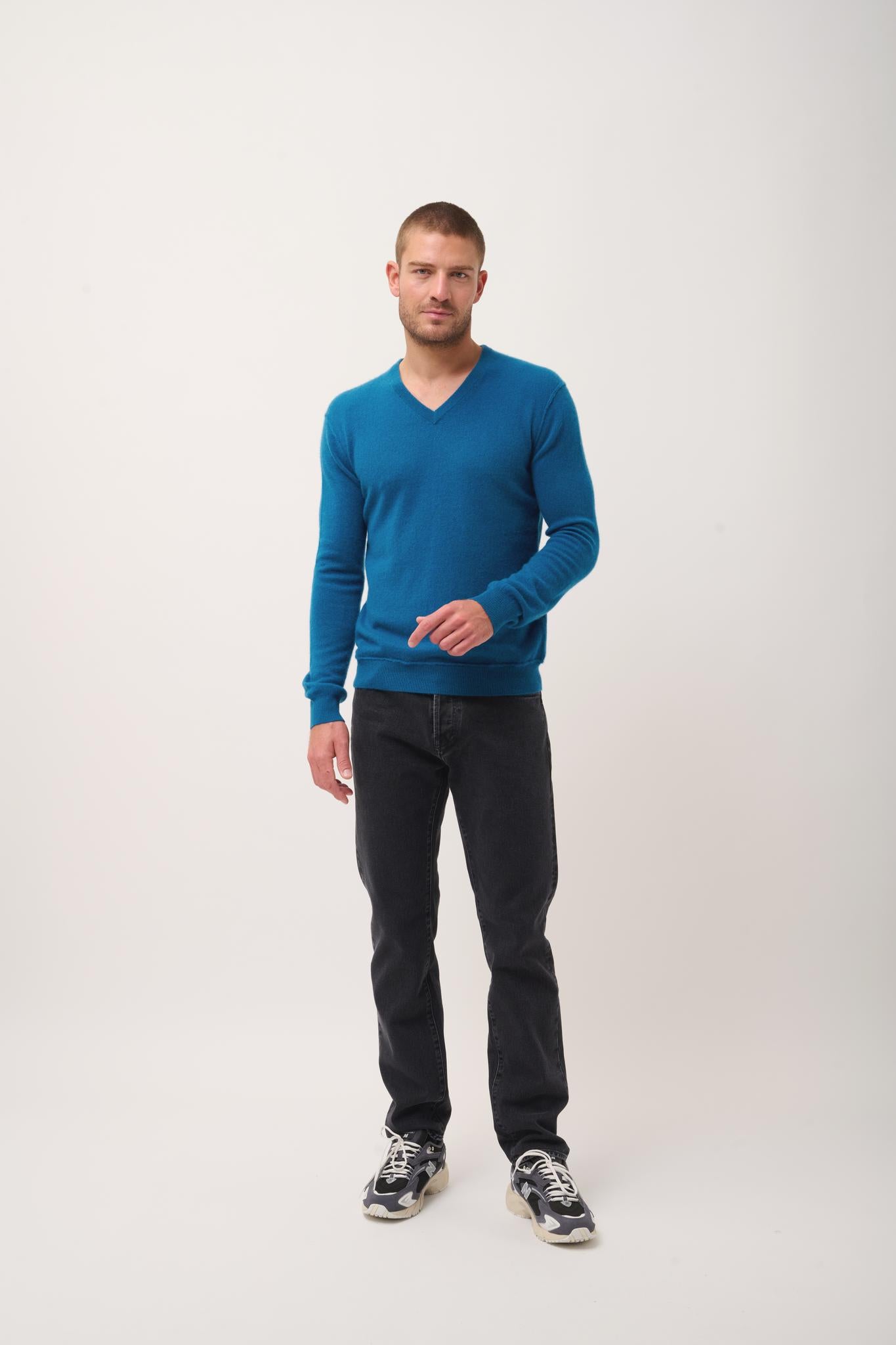 TOM peacock v-neck sweater