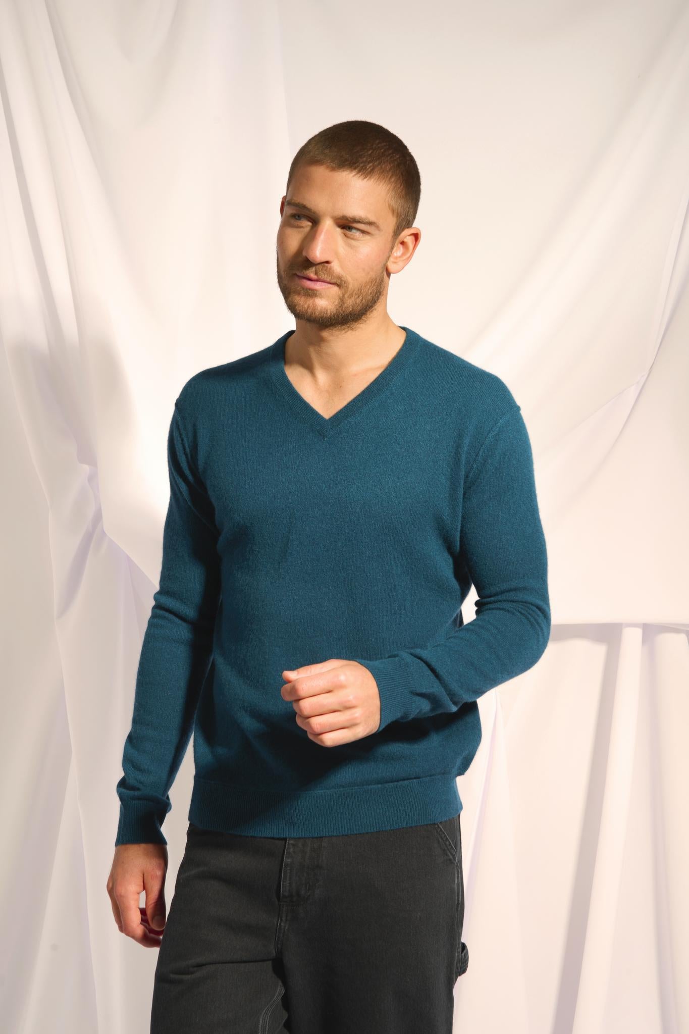 TOM duck green v-neck sweater