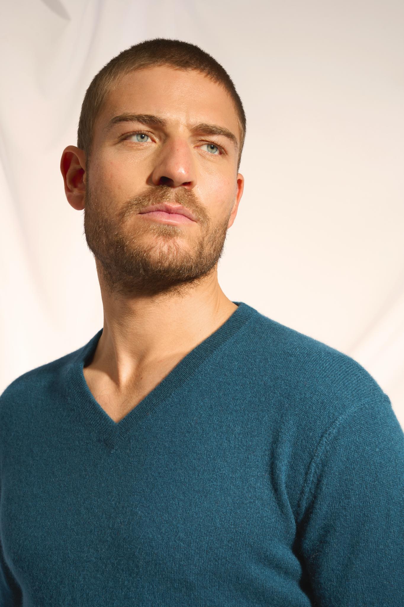 TOM duck green v-neck sweater