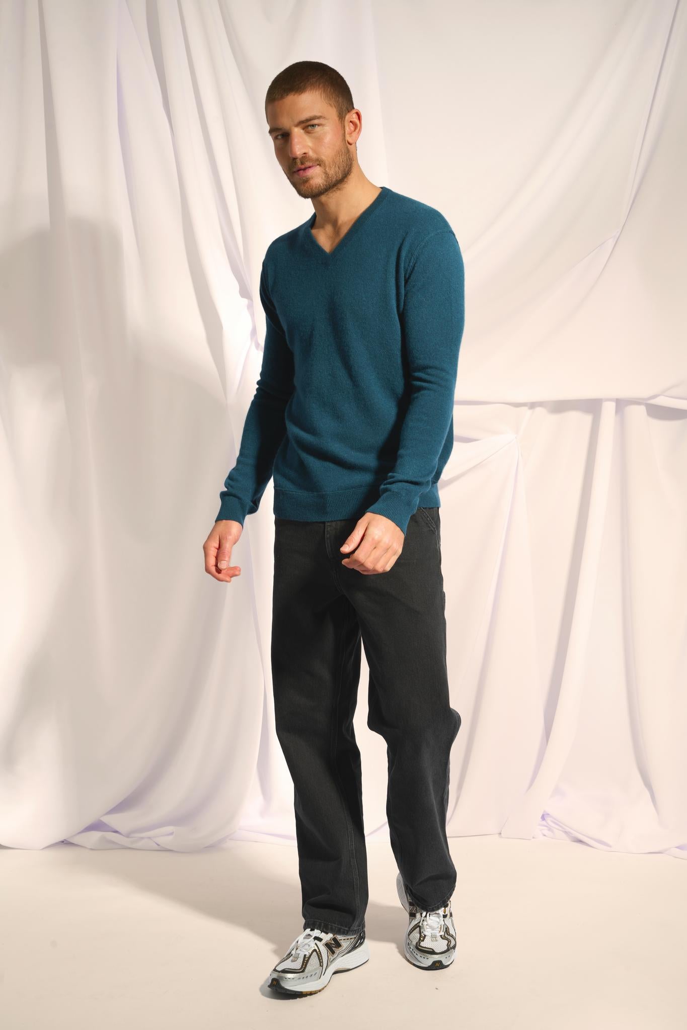 TOM duck green v-neck sweater