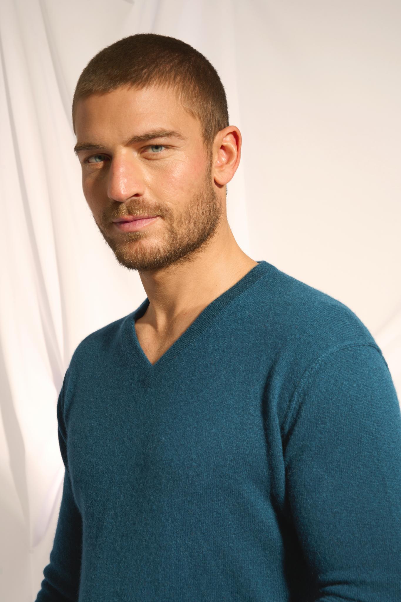 TOM duck green v-neck sweater
