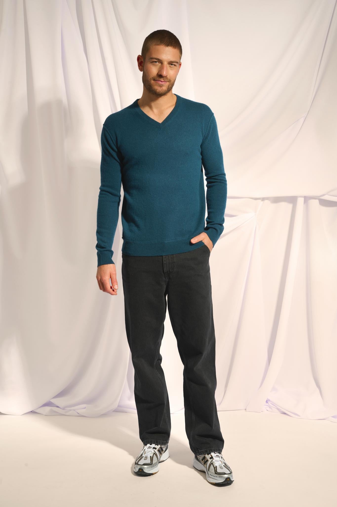 TOM duck green v-neck sweater