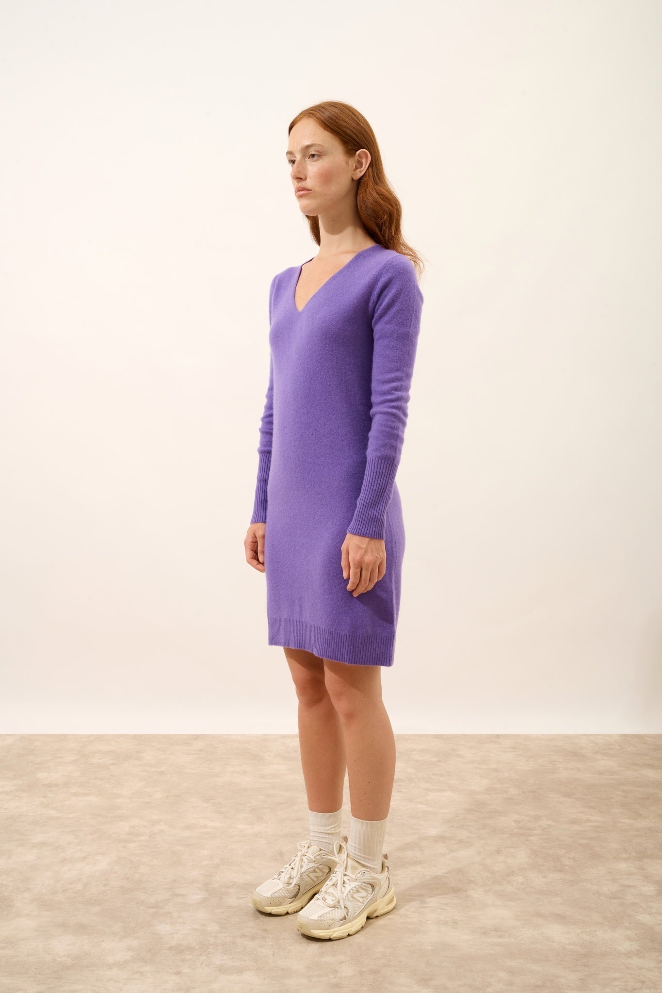 TRACY dress with V-neck in wisteria