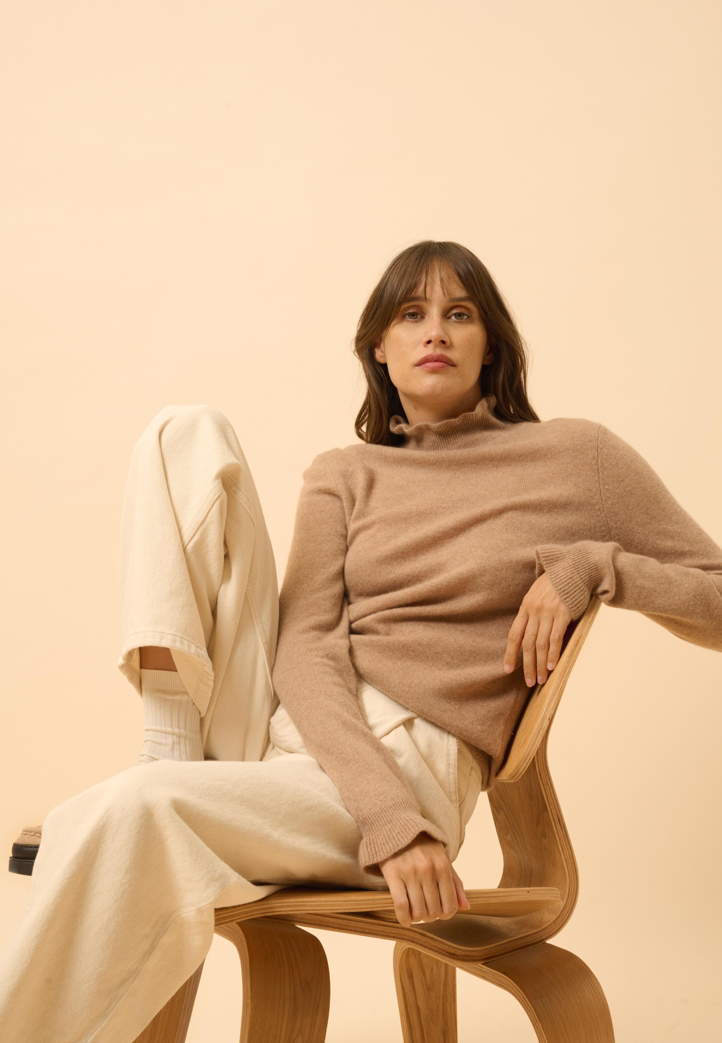 TRILA high neck sweater camel mottled