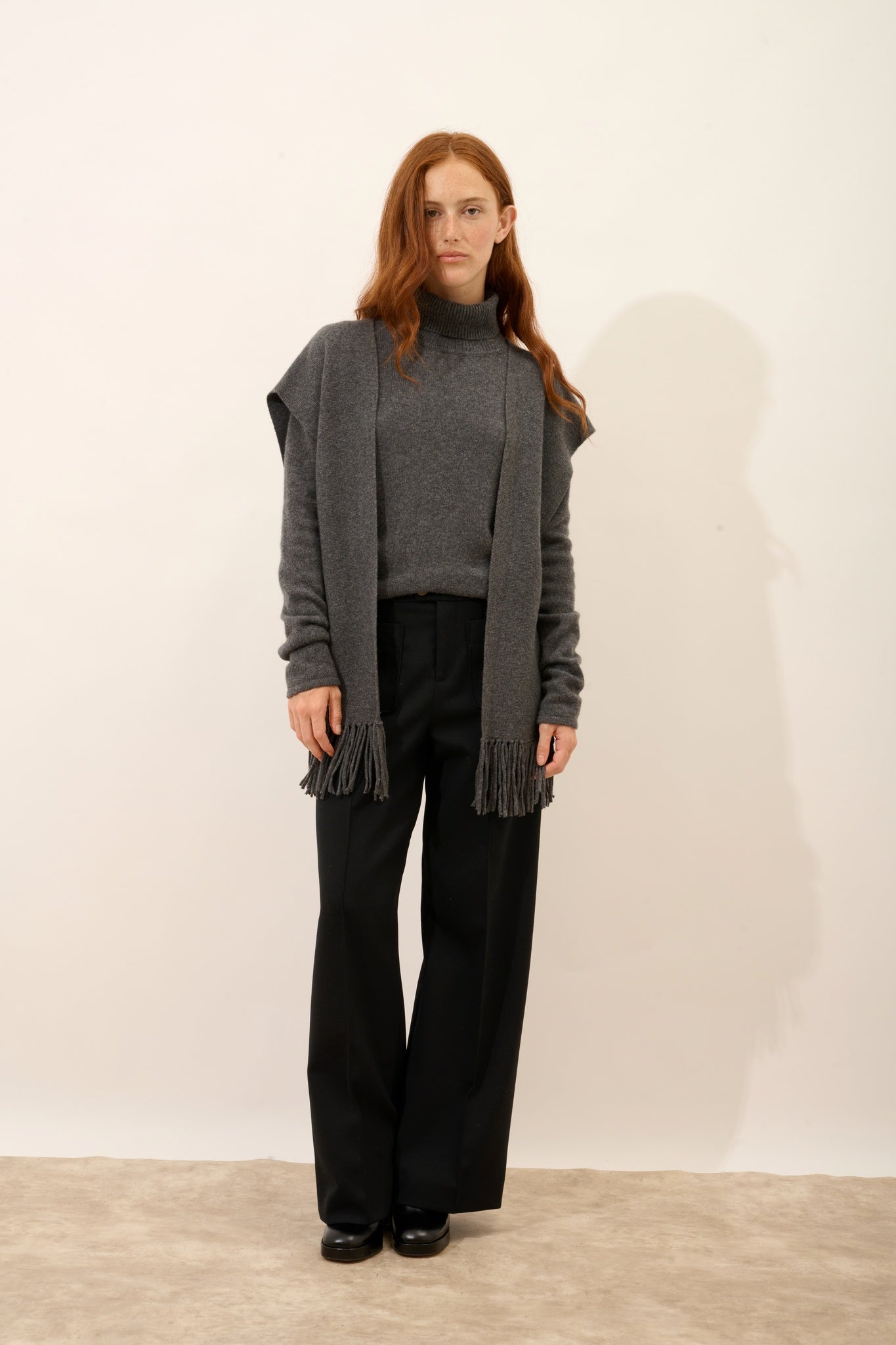 VICTOIRE gilet sans manches avec franges anthracite chiné 100% cachemire