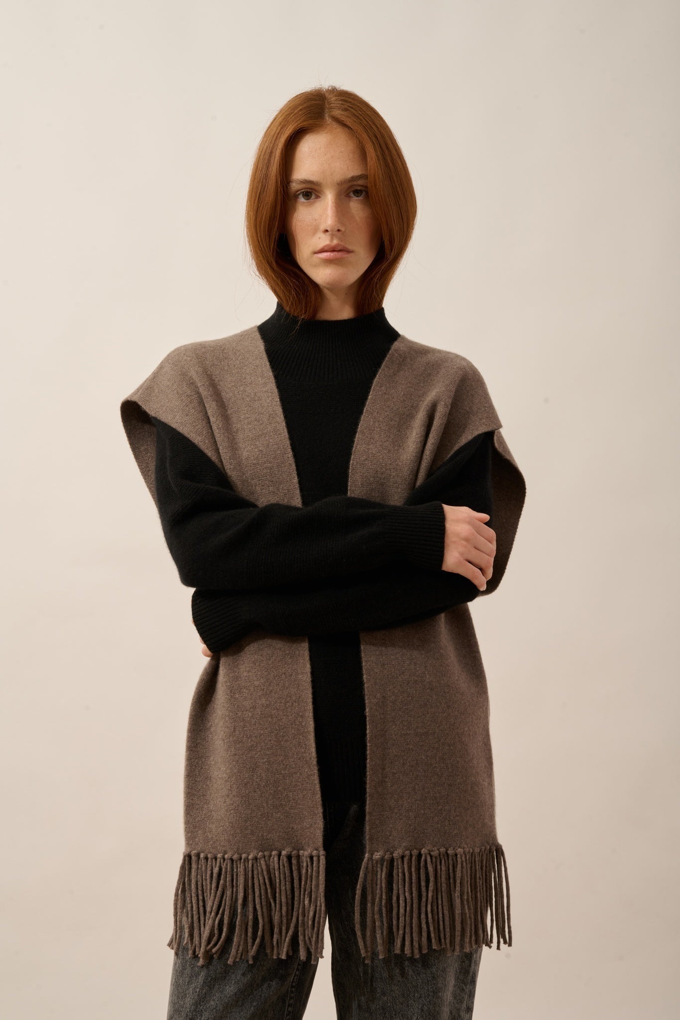 VICTOIRE gilet sans manches avec franges taupe chiné