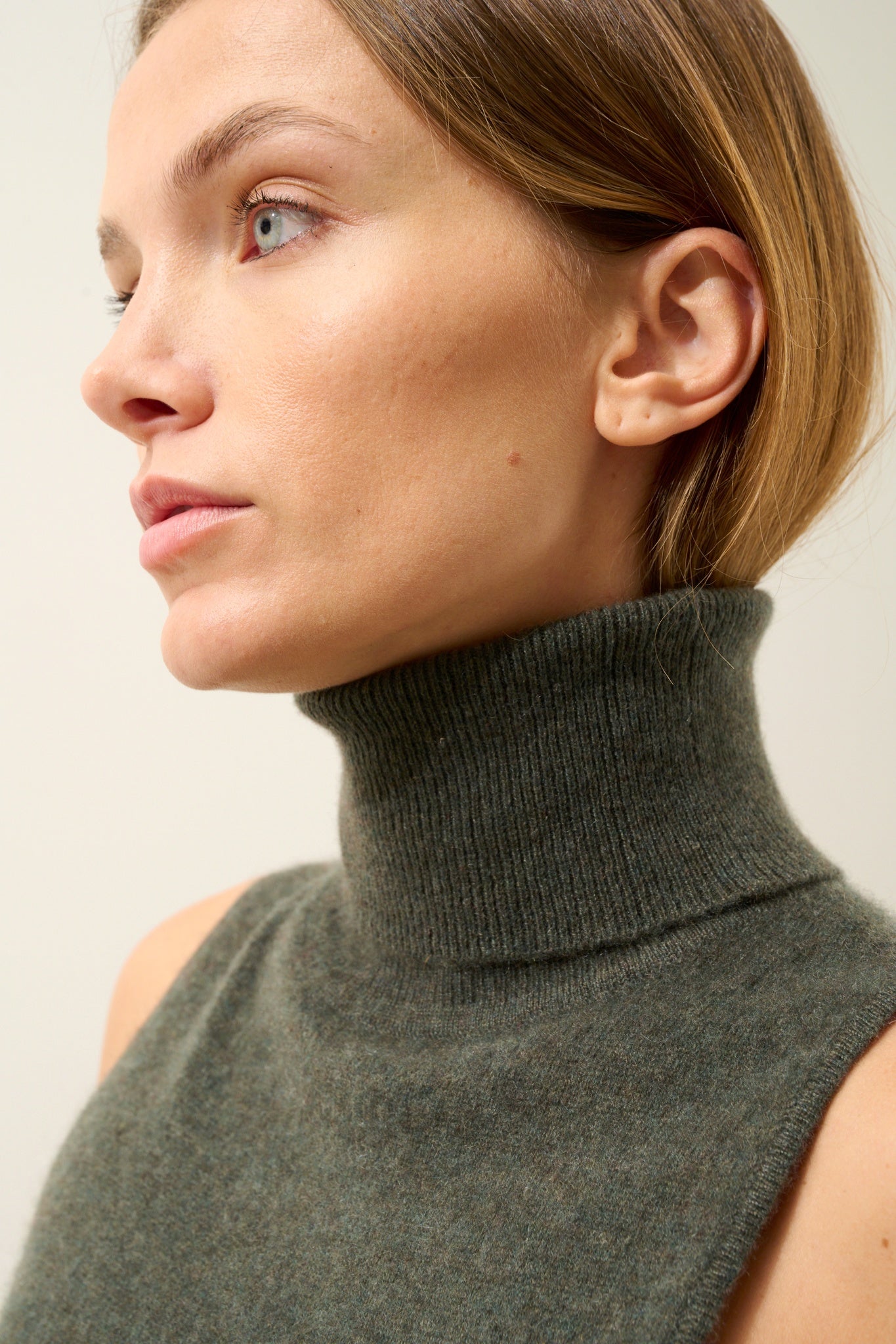 VIOLET pull col roulé kaki chiné