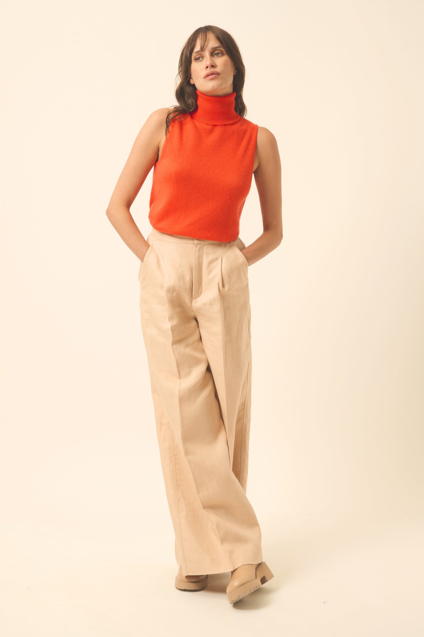 VIOLET pull col roulé orange