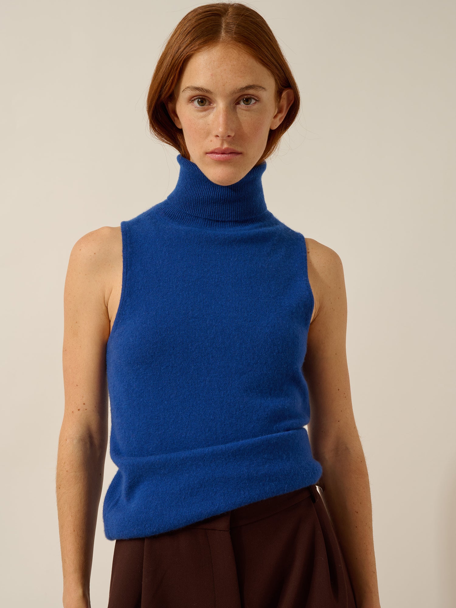 VIOLET pull col roulé outremer