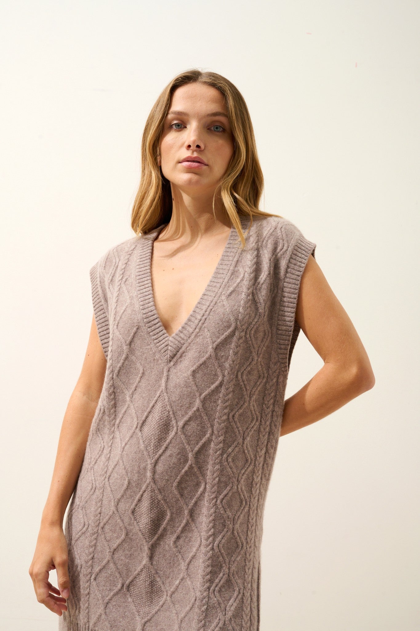 vivena pull col v sans manches 4 fils caribou chiné 100% cachemire